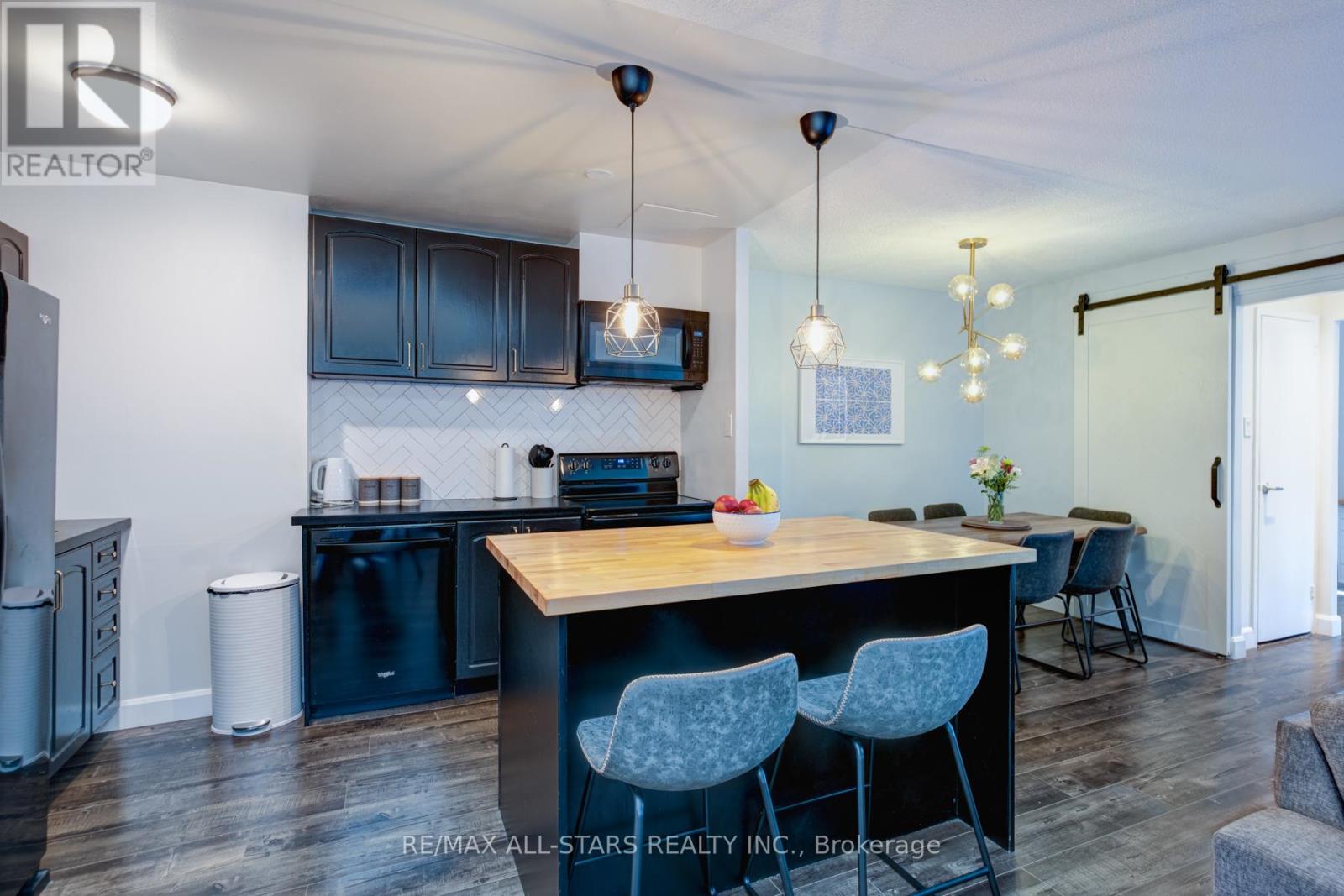 61 - 1624 Bloor Street, Mississauga, Ontario  L4X 2S2 - Photo 2 - W12405782