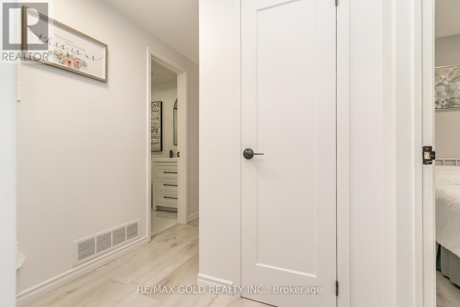 118 Fallingdale Crescent, Brampton, Ontario  L6T 3J6 - Photo 28 - W12406099