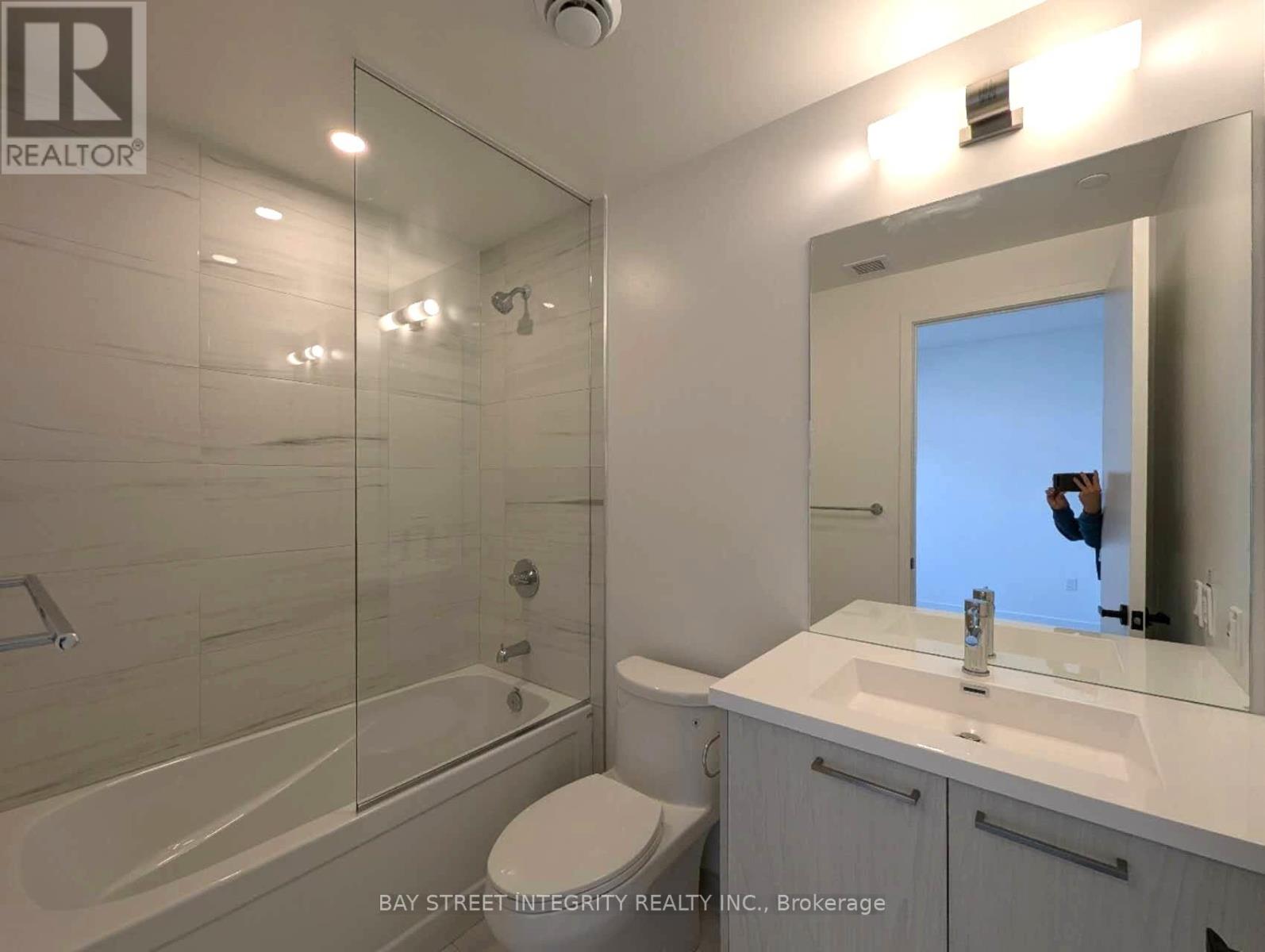 2605 - 28 Interchange Way, Vaughan, Ontario L4K 5Z7 - Photo 12 - N12407523