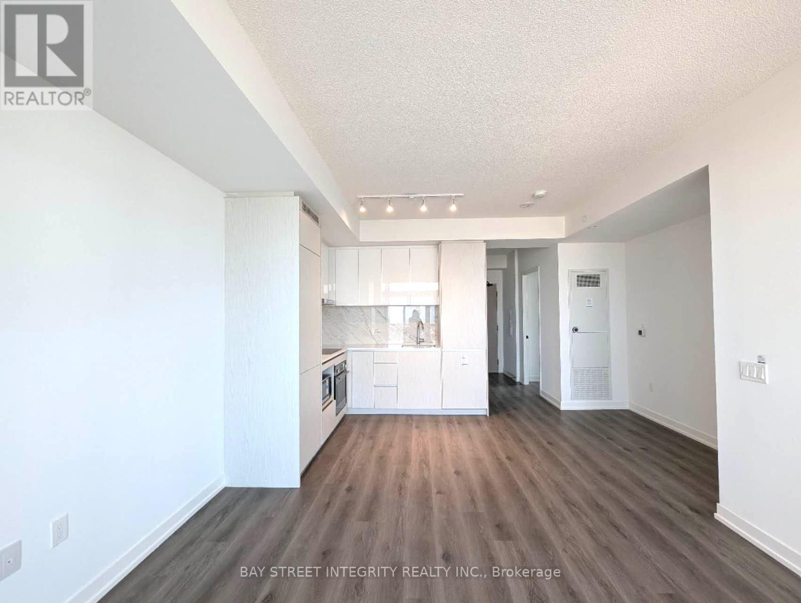 2605 - 28 Interchange Way, Vaughan, Ontario L4K 5Z7 - Photo 4 - N12407523