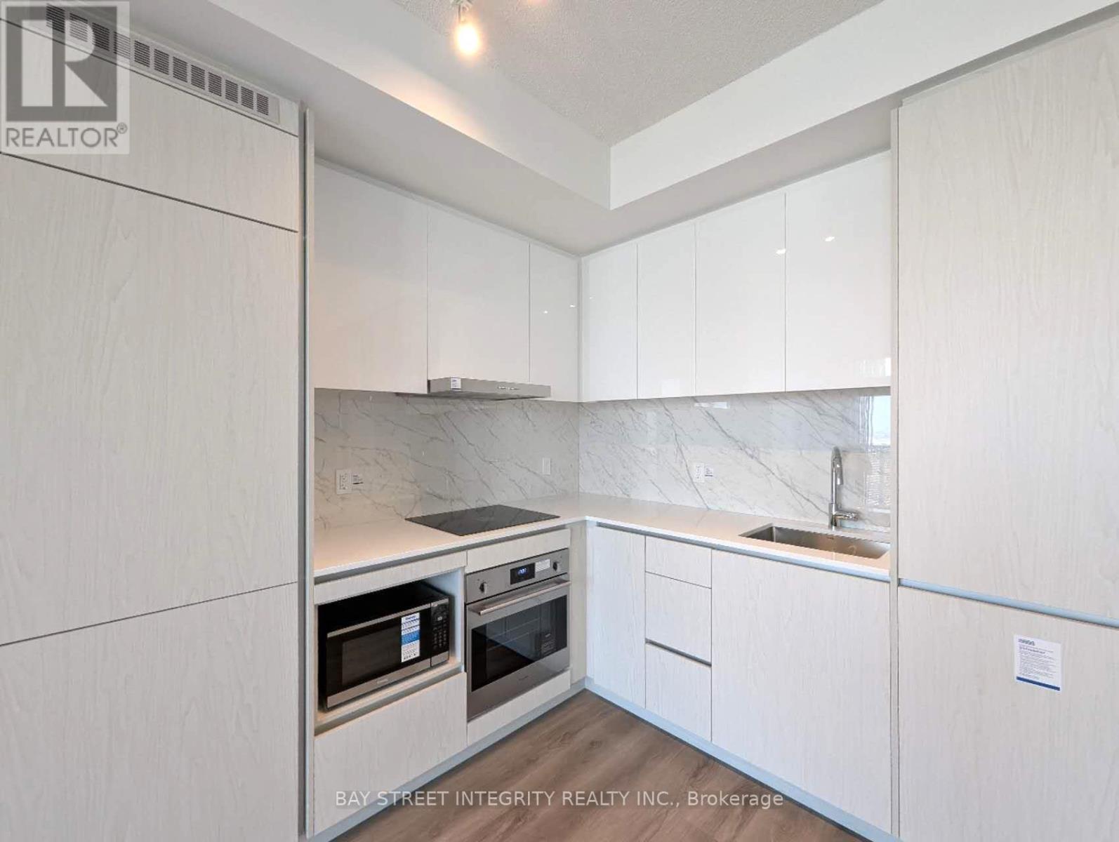 2605 - 28 Interchange Way, Vaughan, Ontario L4K 5Z7 - Photo 5 - N12407523