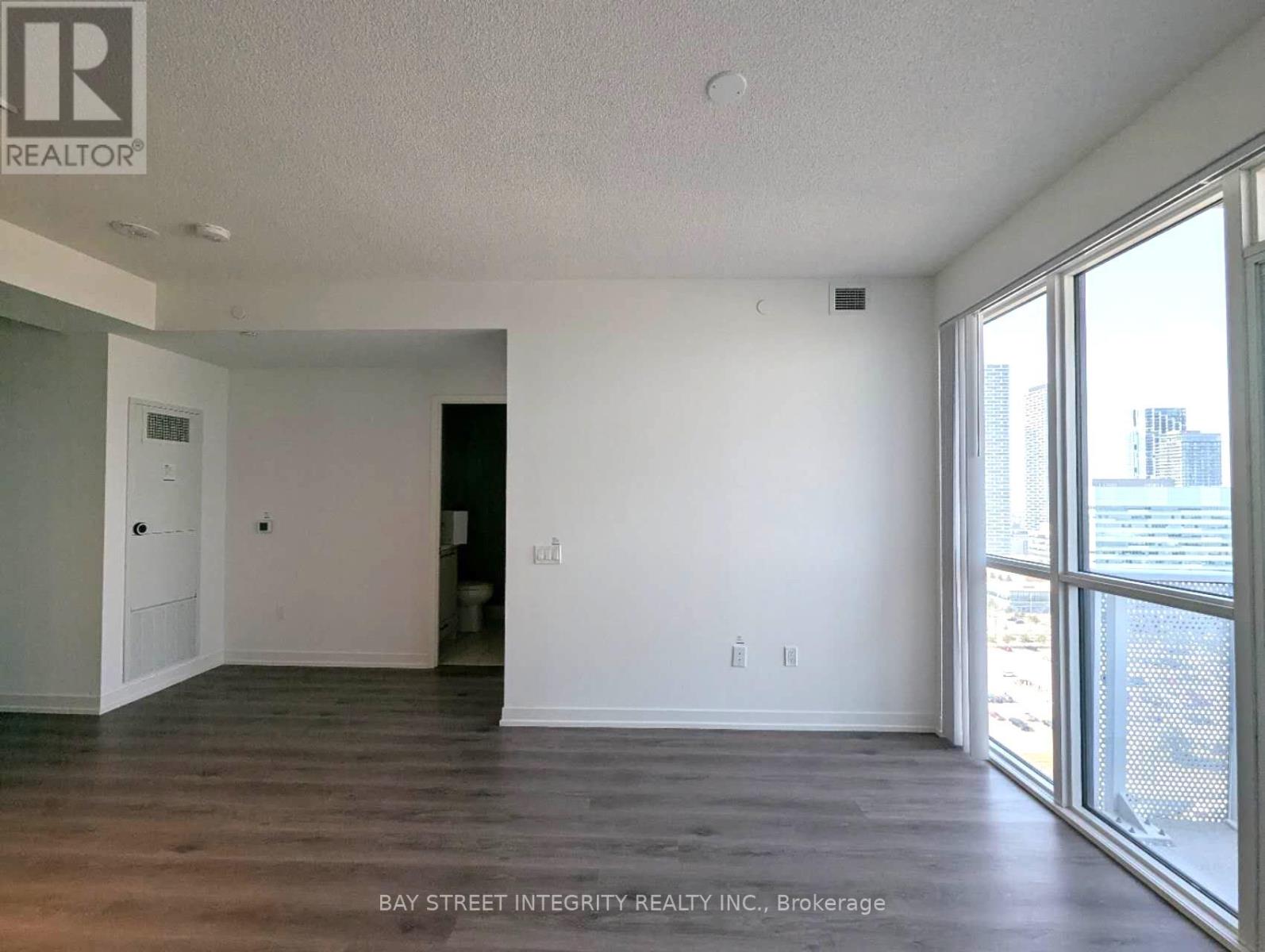 2605 - 28 Interchange Way, Vaughan, Ontario L4K 5Z7 - Photo 8 - N12407523