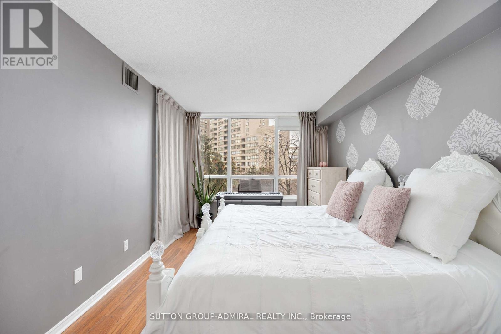 412 - 81 Townsgate Drive, Vaughan, Ontario  L4J 8E6 - Photo 16 - N12407534