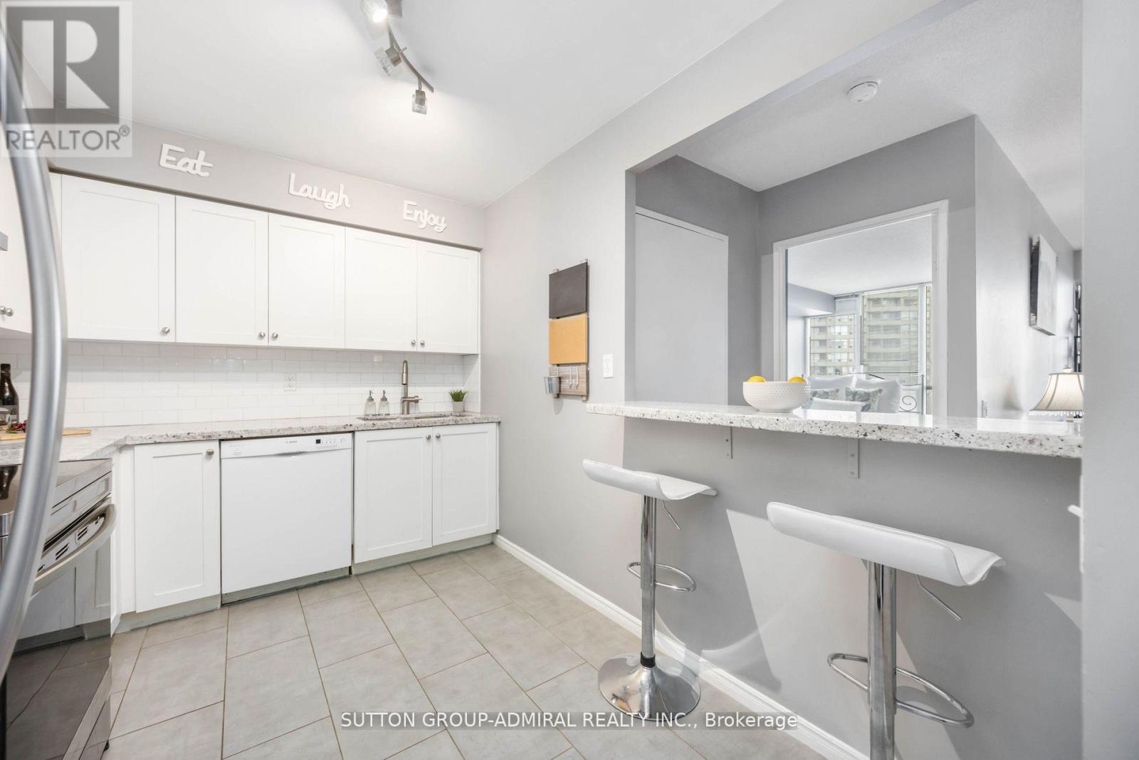 412 - 81 Townsgate Drive, Vaughan, Ontario  L4J 8E6 - Photo 5 - N12407534