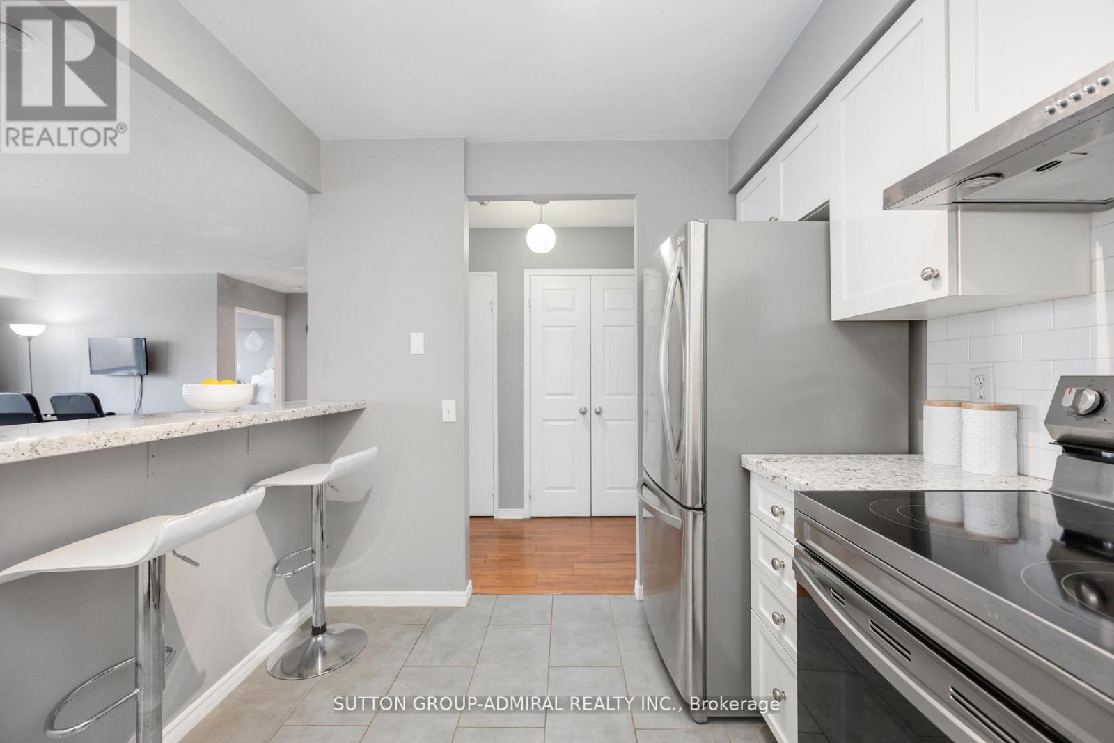 412 - 81 Townsgate Drive, Vaughan, Ontario  L4J 8E6 - Photo 7 - N12407534