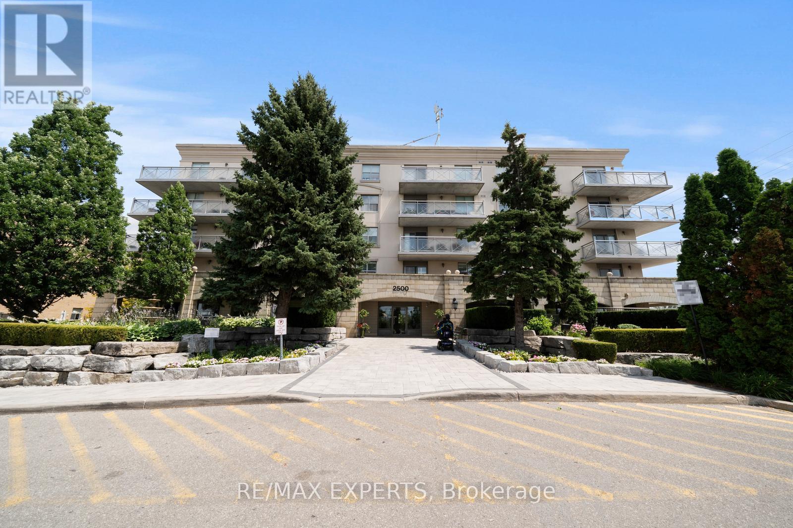 213 - 2500 Rutherford Road, Vaughan, Ontario  L4K 5R1 - Photo 1 - N12407610
