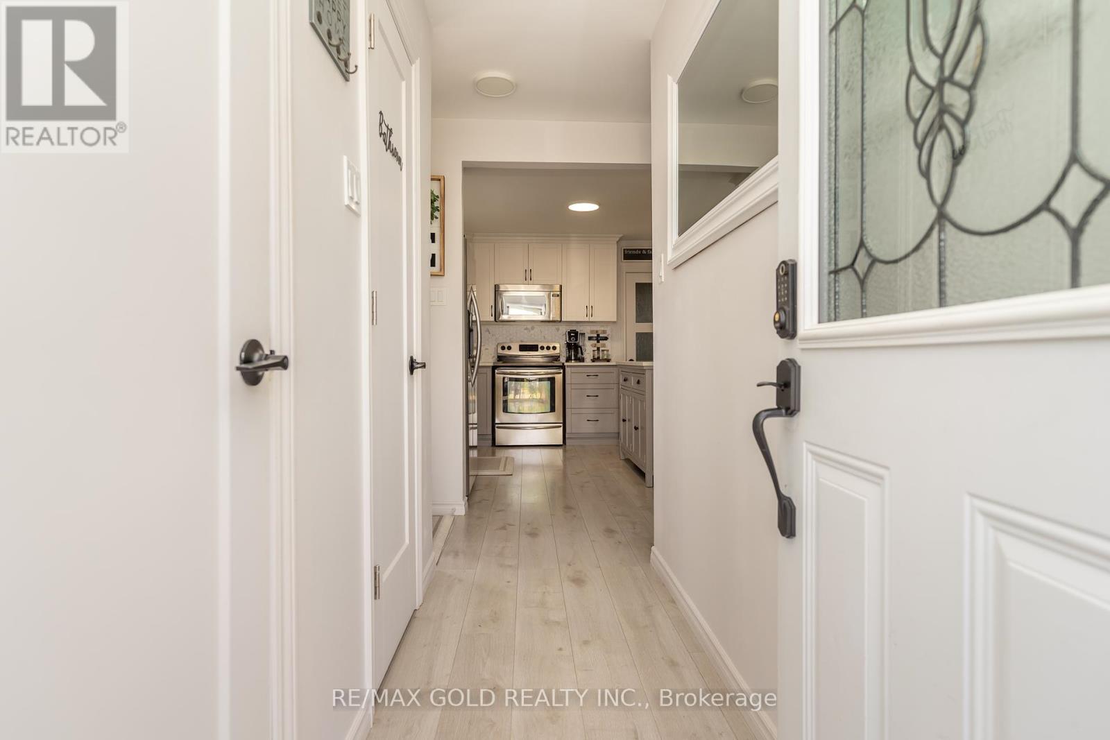118 Fallingdale Crescent, Brampton, Ontario  L6T 3J6 - Photo 6 - W12406099