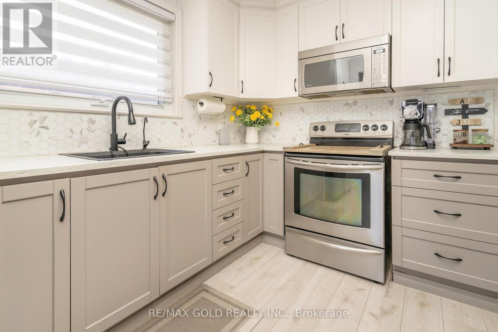 118 Fallingdale Crescent, Brampton, Ontario  L6T 3J6 - Photo 14 - W12406099