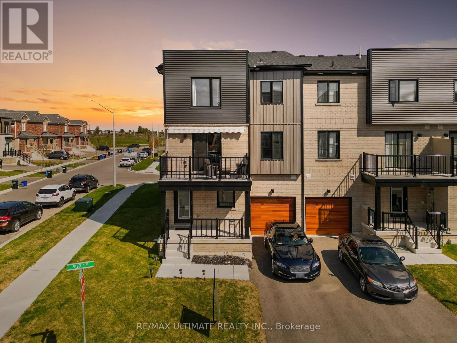 38 Silo Mews, Barrie, Ontario  L9J 0V3 - Photo 2 - S12407500