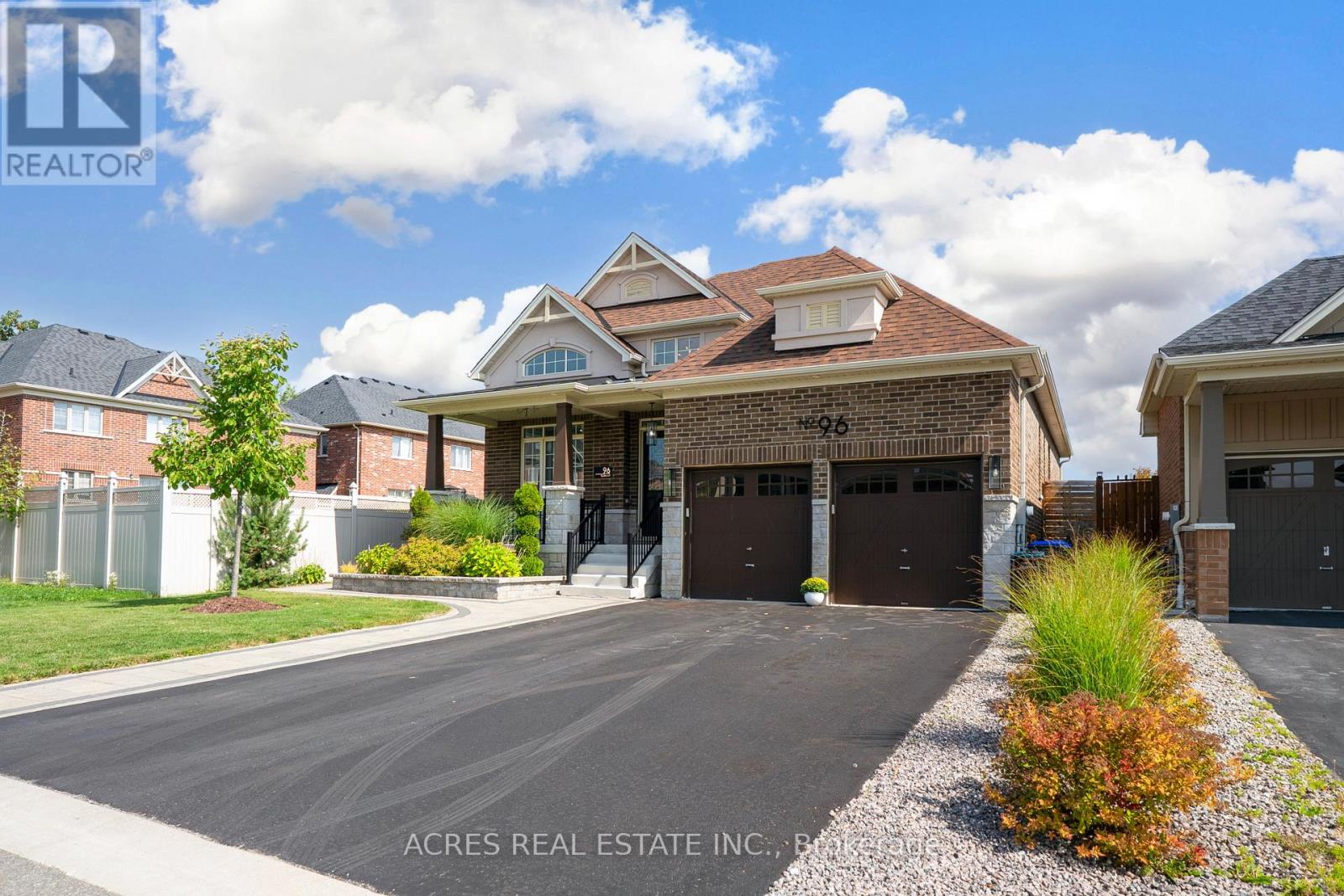 96 Redmond Crescent, Springwater, Ontario  L9X 1Z8 - Photo 2 - S12407541
