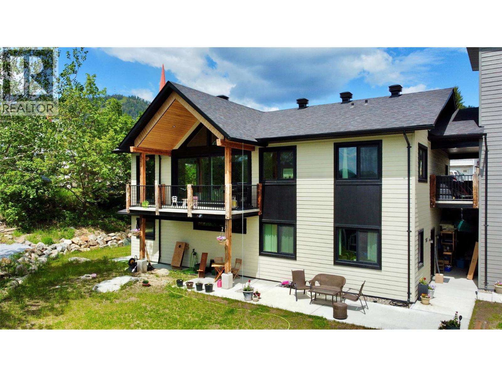 2075 St Paul Street, Rossland, British Columbia  V0G 1Y0 - Photo 4 - 10349851