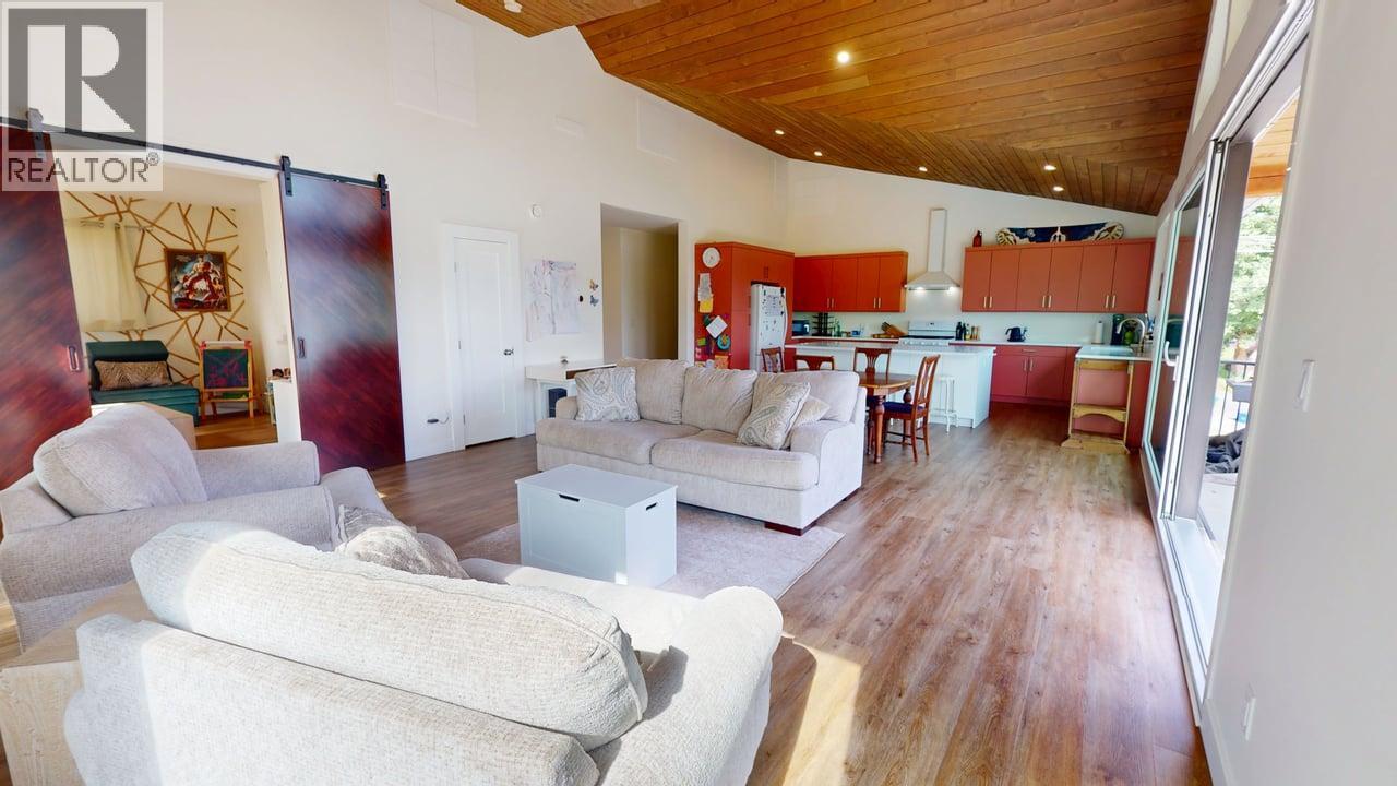 2075 St Paul Street, Rossland, British Columbia  V0G 1Y0 - Photo 14 - 10349851