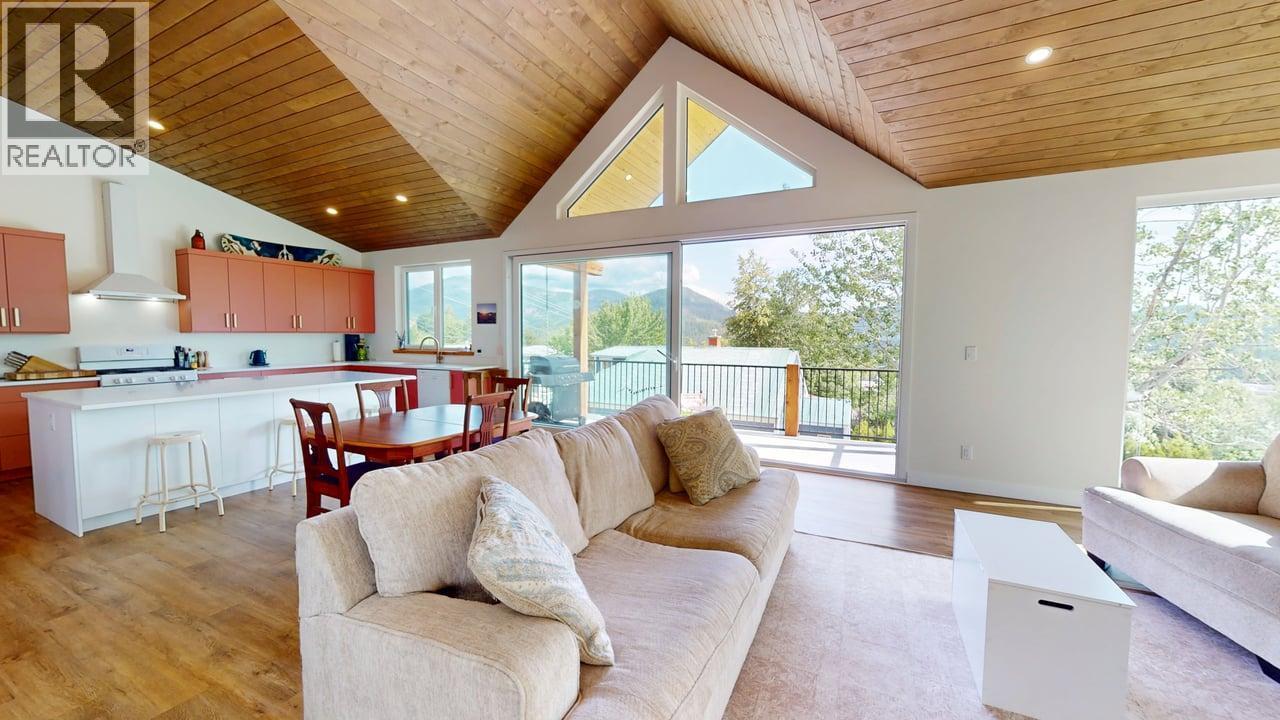 2075 St Paul Street, Rossland, British Columbia  V0G 1Y0 - Photo 11 - 10349851
