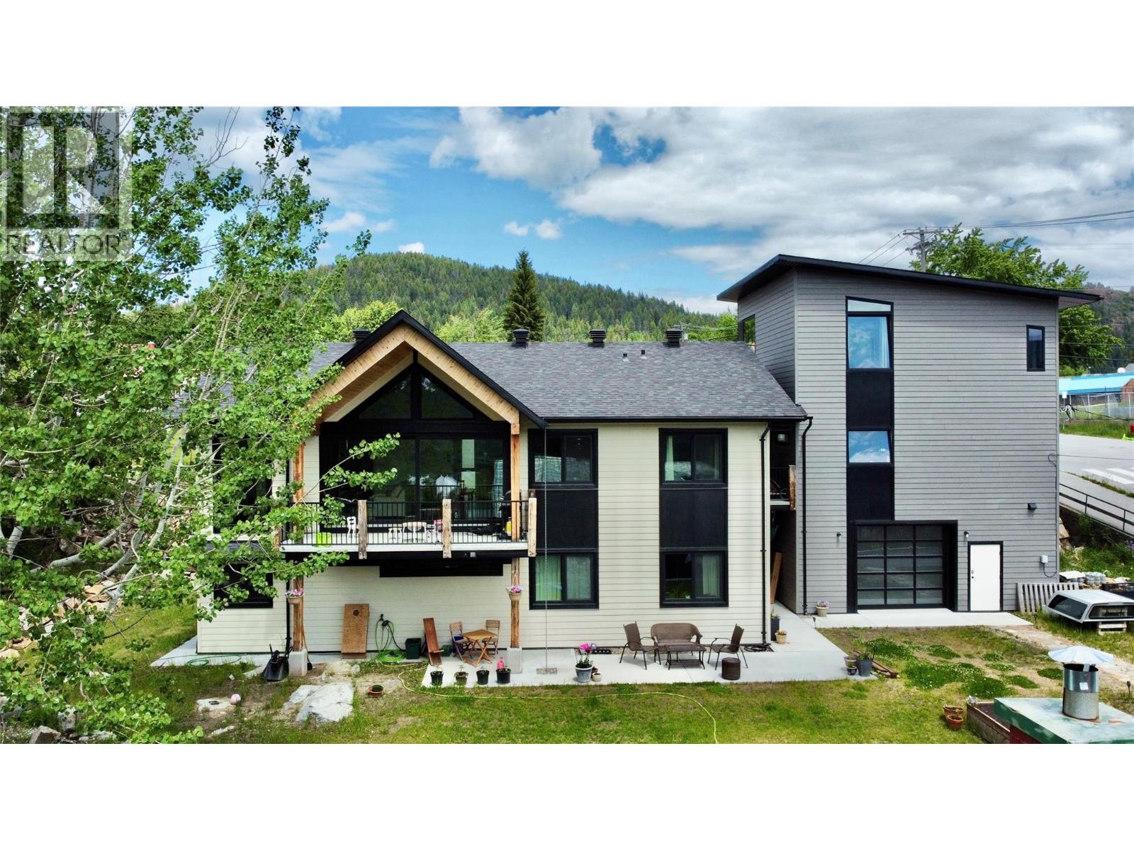 2075 St Paul Street, Rossland, British Columbia  V0G 1Y0 - Photo 5 - 10349851