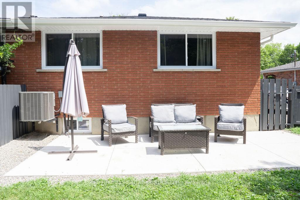 72 Ted Street, St. Catharines, Ontario  L2N 1E5 - Photo 4 - X12344401