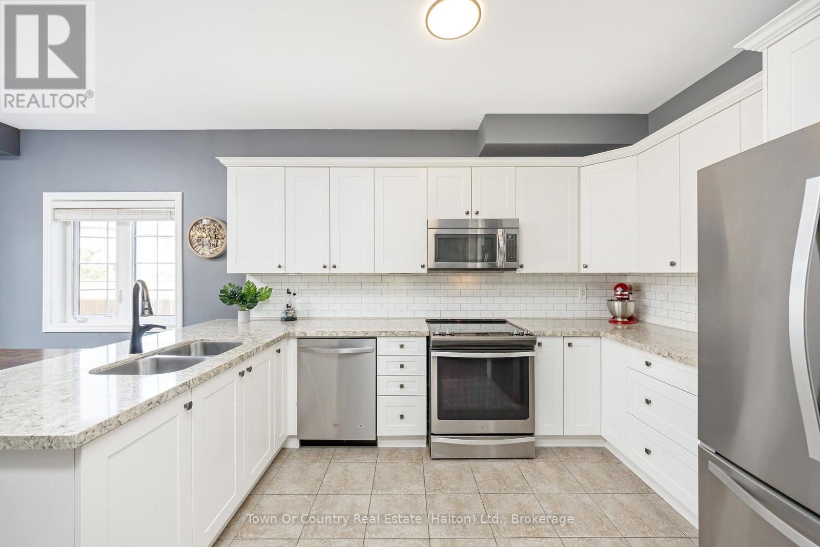 111 Ryan Street, Centre Wellington, Ontario  N1M 0E4 - Photo 16 - X12407633