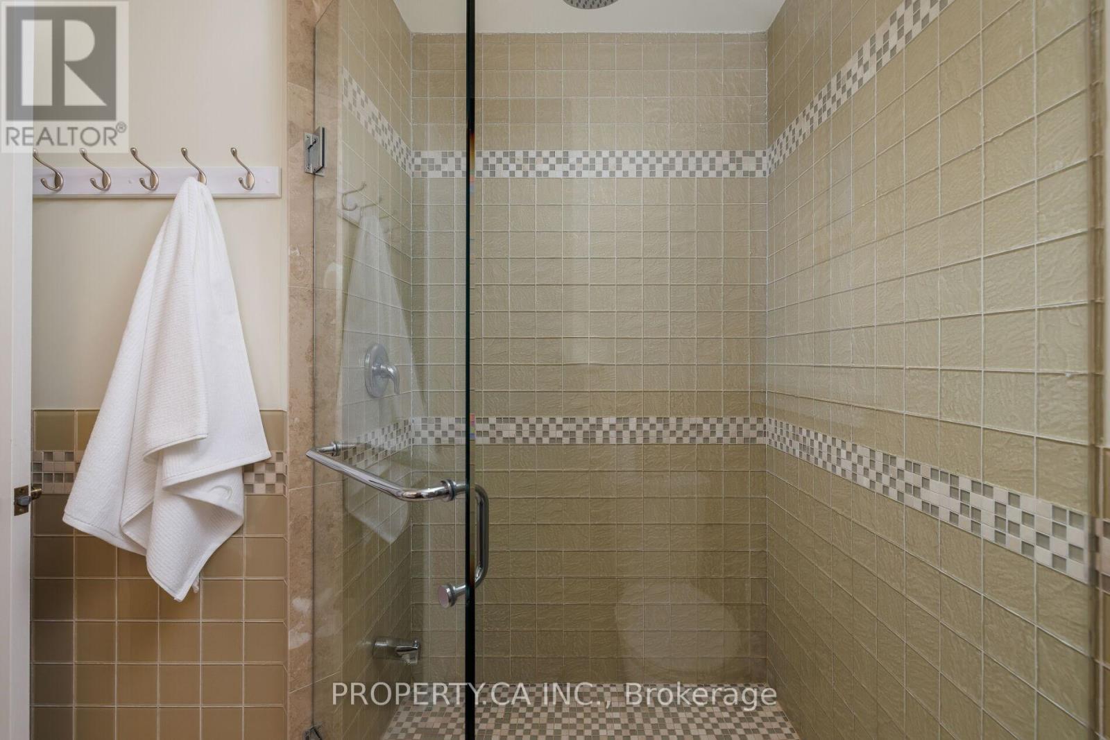 316 Renforth Drive, Toronto (Markland Wood), Ontario  M9C 2L3 - Photo 17 - W12407507