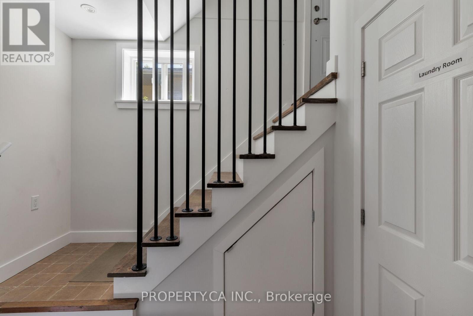 316 Renforth Drive, Toronto (Markland Wood), Ontario  M9C 2L3 - Photo 19 - W12407507