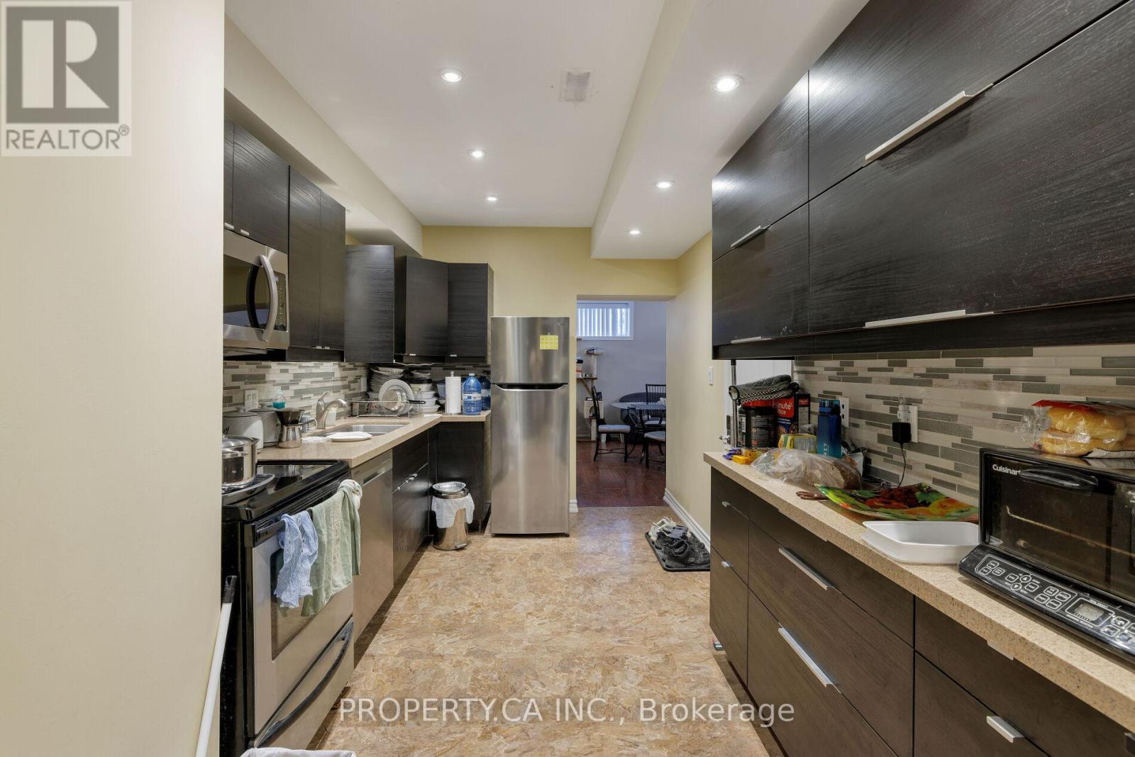 316 Renforth Drive, Toronto (Markland Wood), Ontario  M9C 2L3 - Photo 20 - W12407507