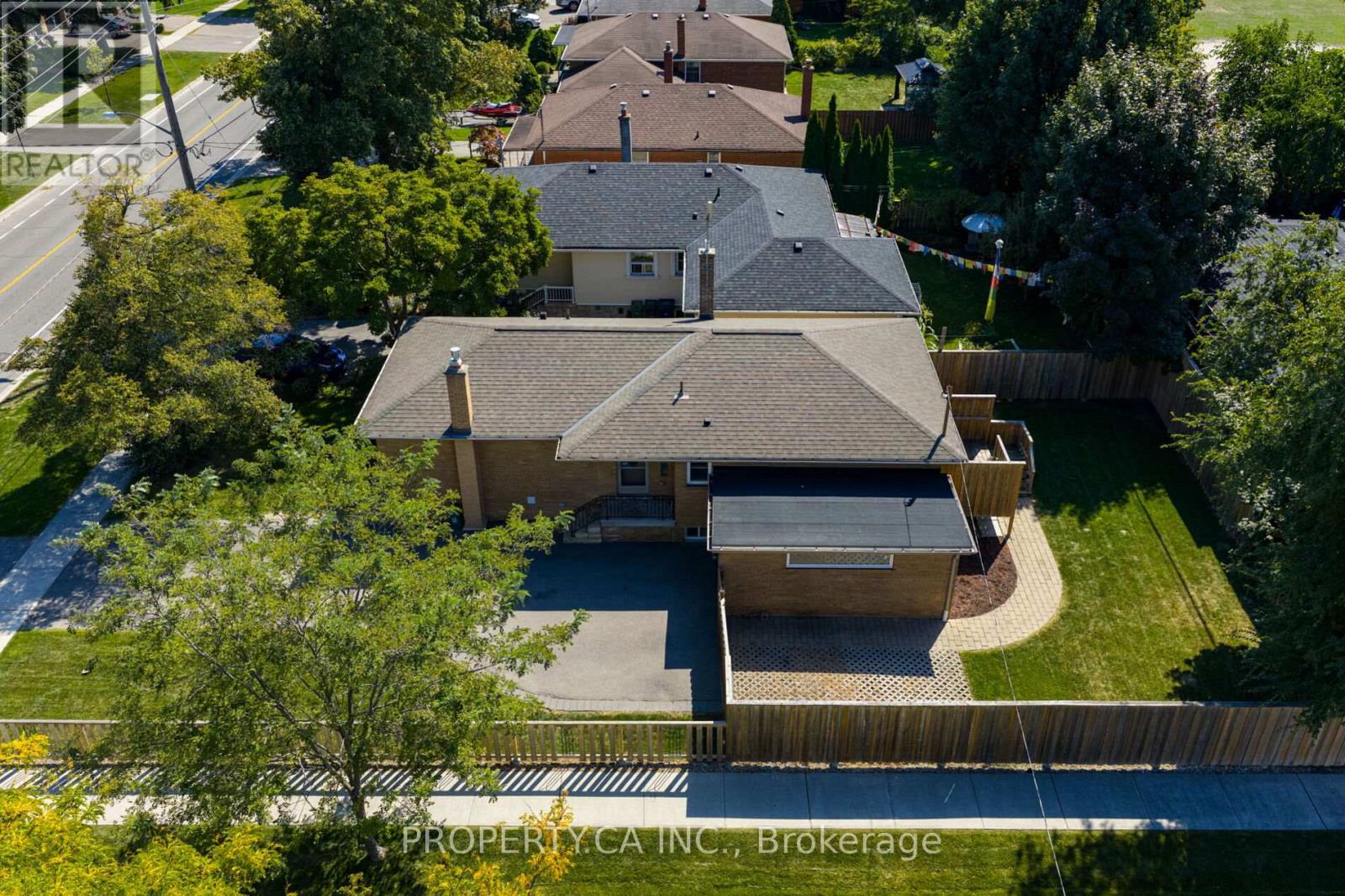316 Renforth Drive, Toronto (Markland Wood), Ontario  M9C 2L3 - Photo 22 - W12407507