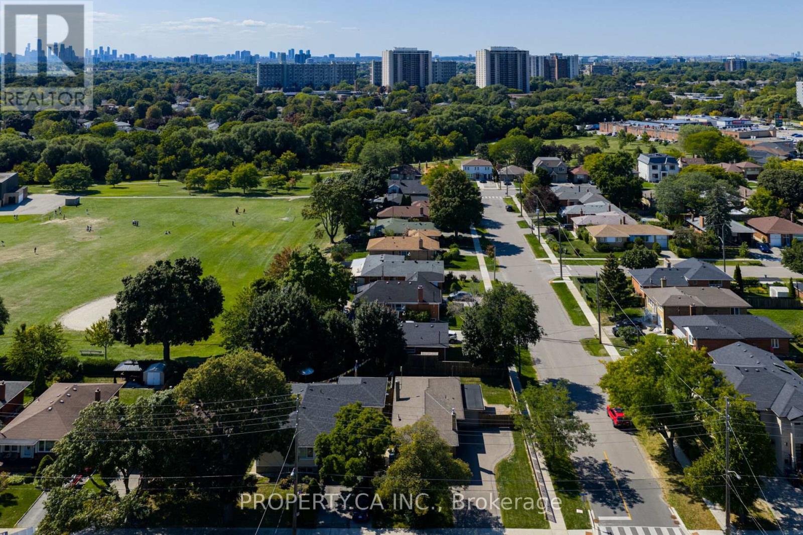 316 Renforth Drive, Toronto (Markland Wood), Ontario  M9C 2L3 - Photo 27 - W12407507