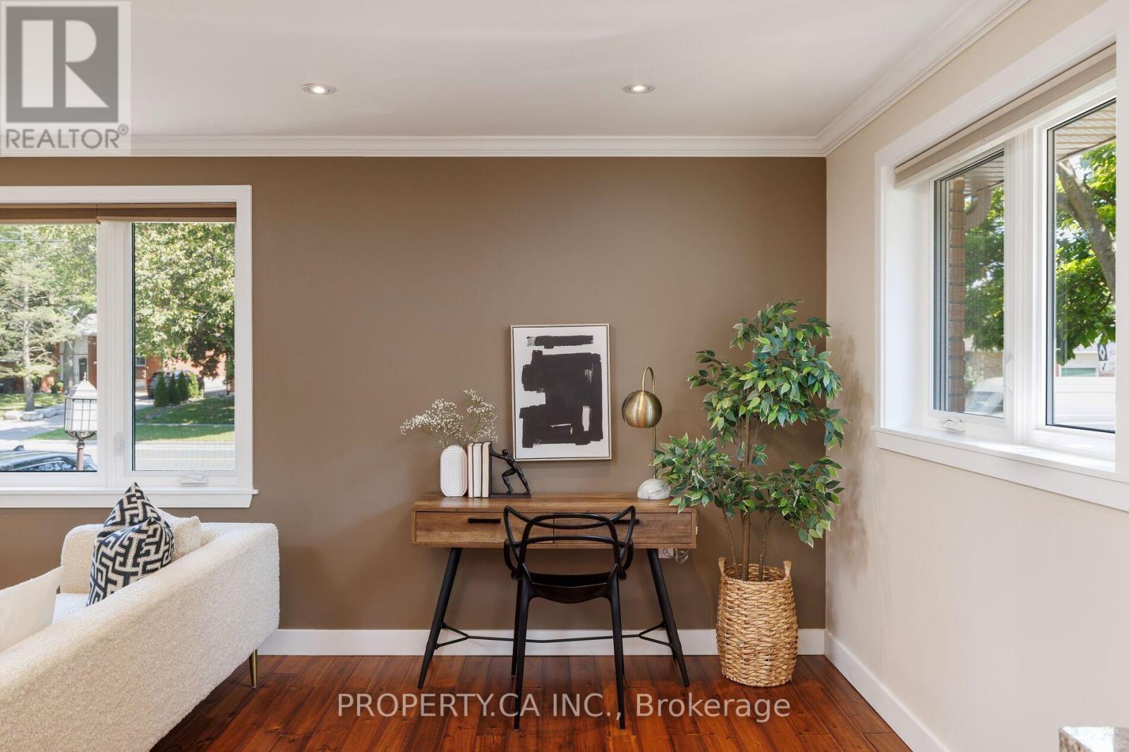 316 Renforth Drive, Toronto (Markland Wood), Ontario  M9C 2L3 - Photo 6 - W12407507