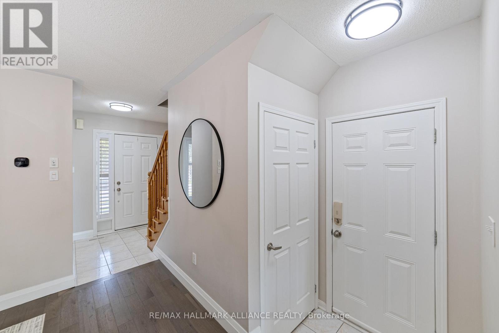 402 Schreyer Crescent, Milton, Ontario  L9T 7T2 - Photo 14 - W12407513