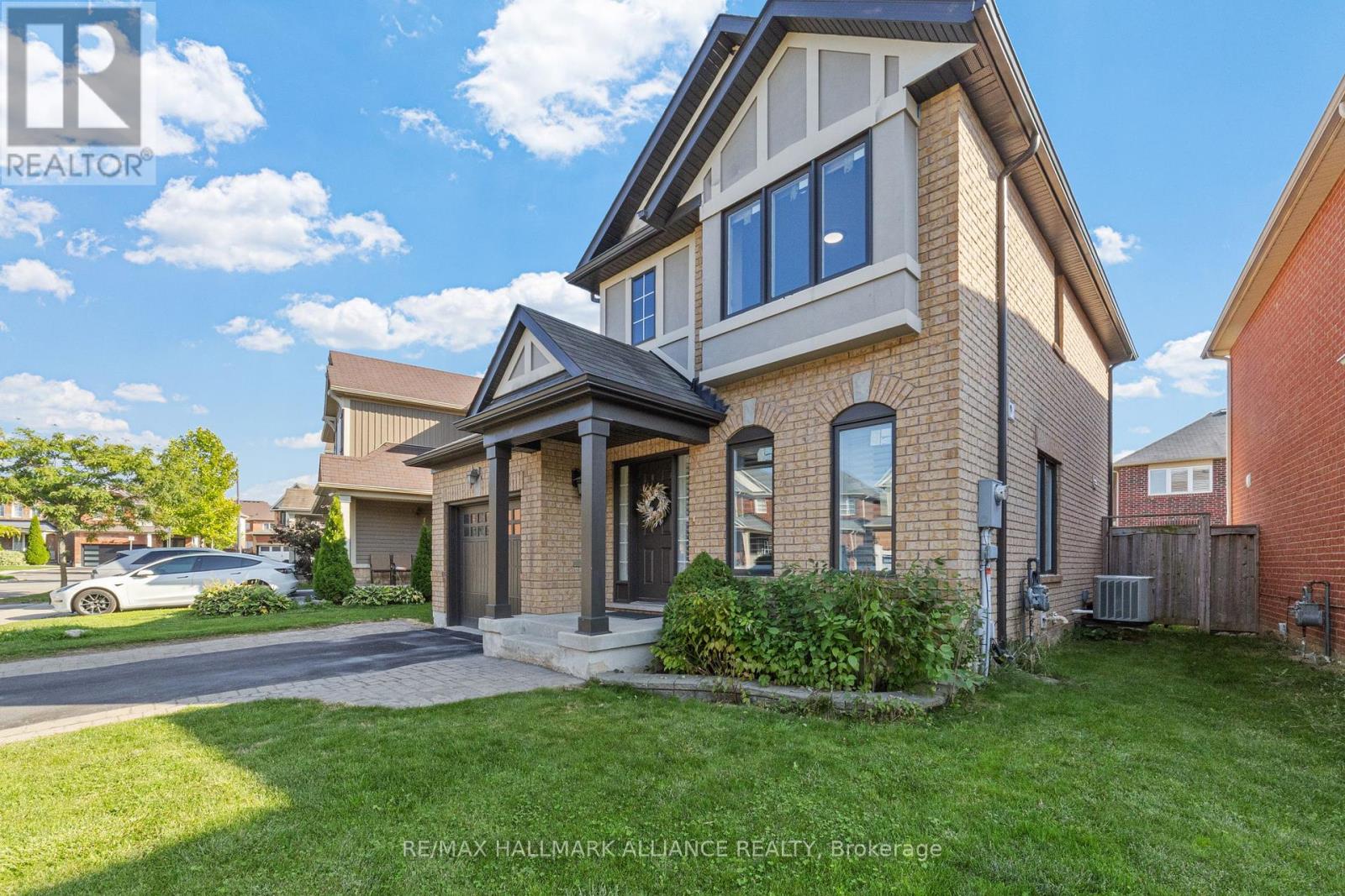 402 Schreyer Crescent, Milton, Ontario  L9T 7T2 - Photo 2 - W12407513