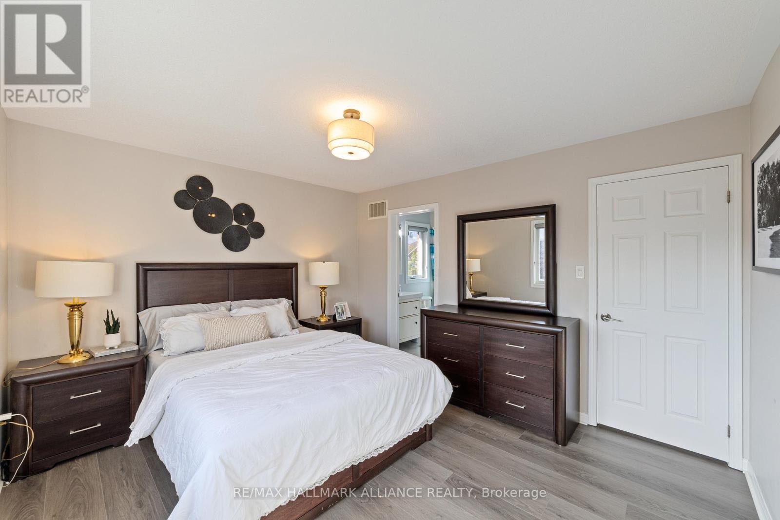 402 Schreyer Crescent, Milton, Ontario  L9T 7T2 - Photo 22 - W12407513