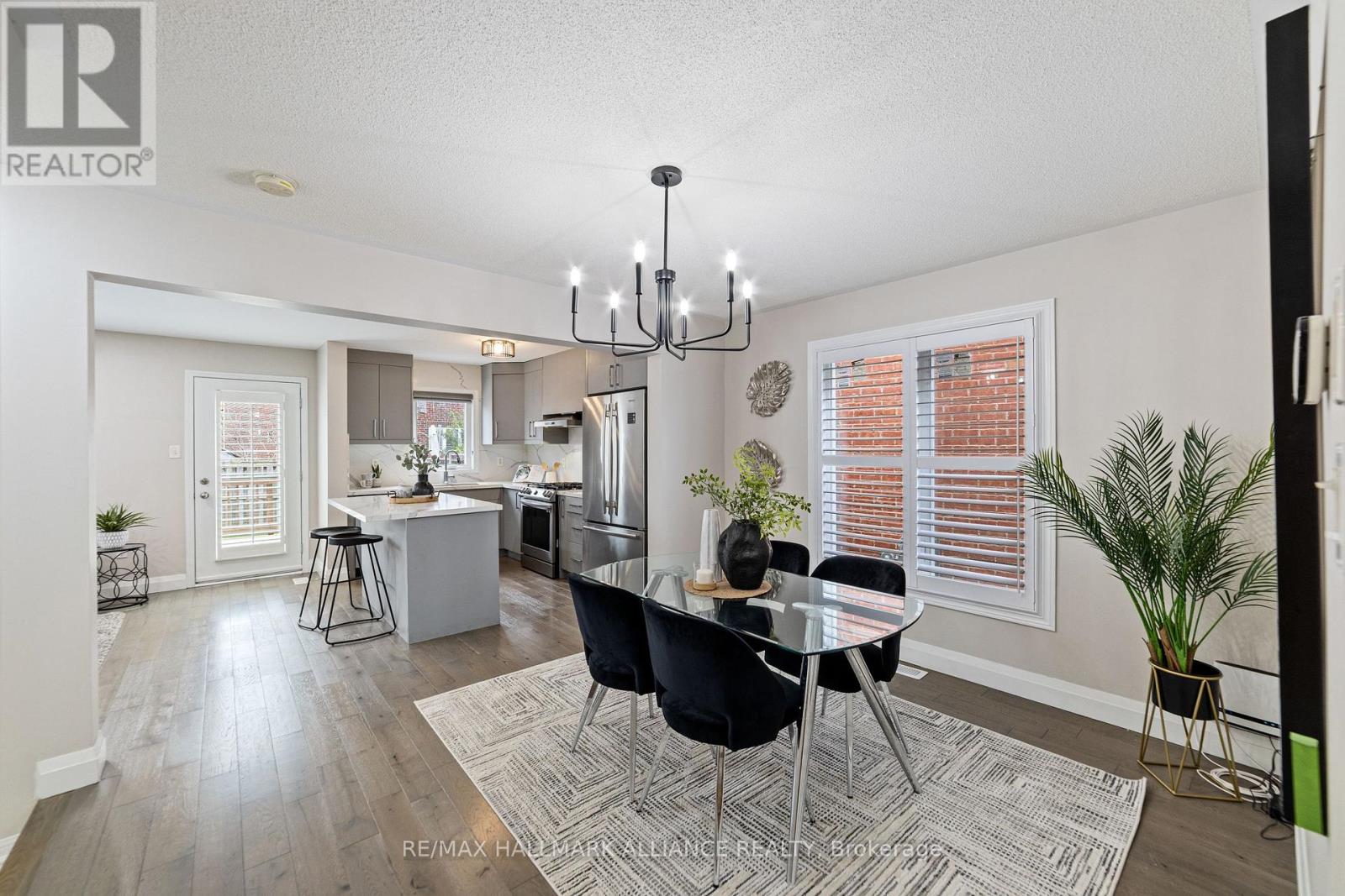 402 Schreyer Crescent, Milton, Ontario  L9T 7T2 - Photo 4 - W12407513