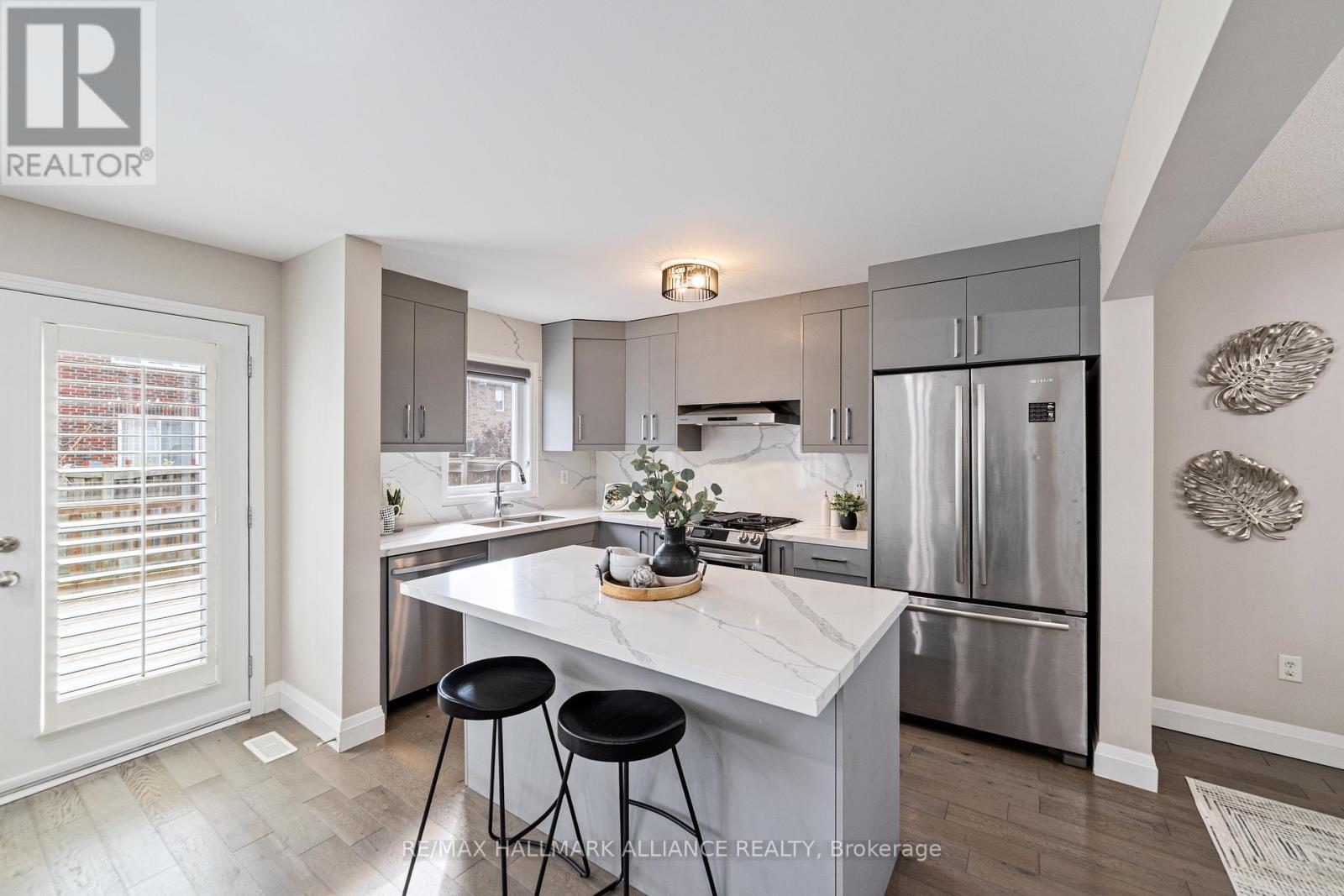 402 Schreyer Crescent, Milton, Ontario  L9T 7T2 - Photo 9 - W12407513