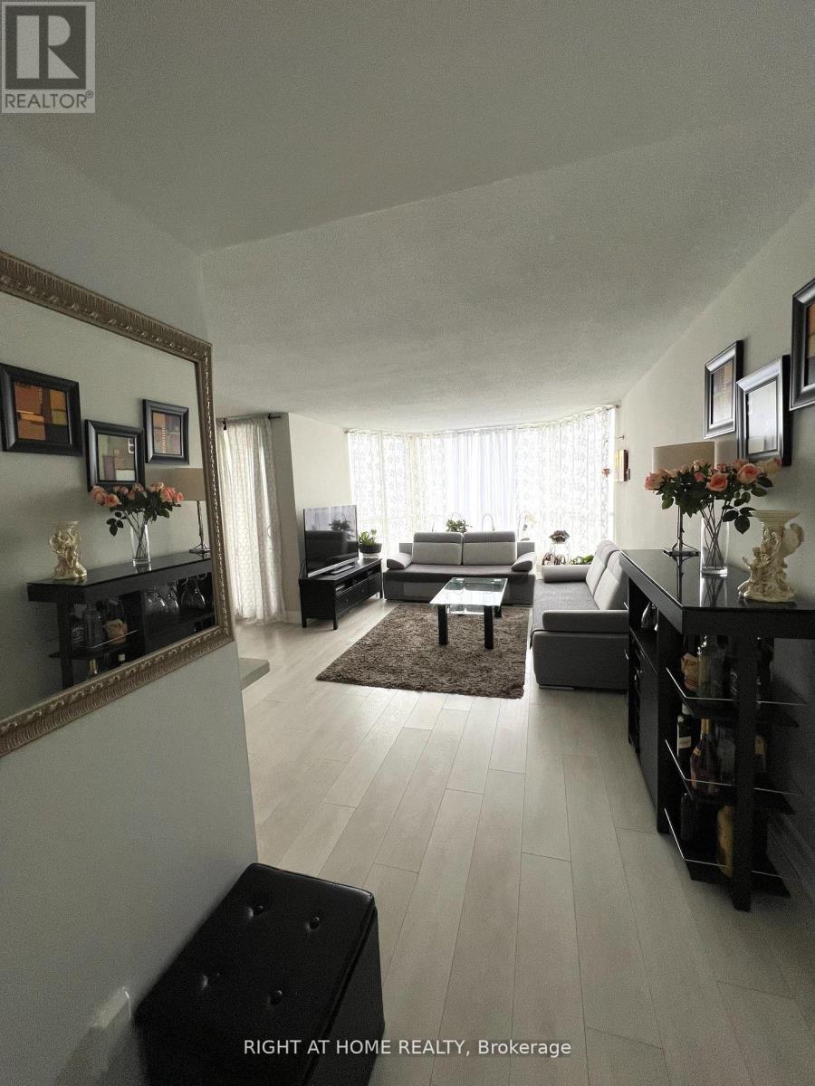 1018 - 1333 Bloor Street, Mississauga, Ontario  L4Y 3T6 - Photo 5 - W12407537