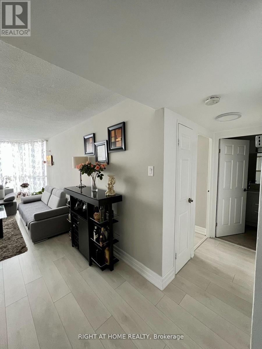 1018 - 1333 Bloor Street, Mississauga, Ontario  L4Y 3T6 - Photo 6 - W12407537