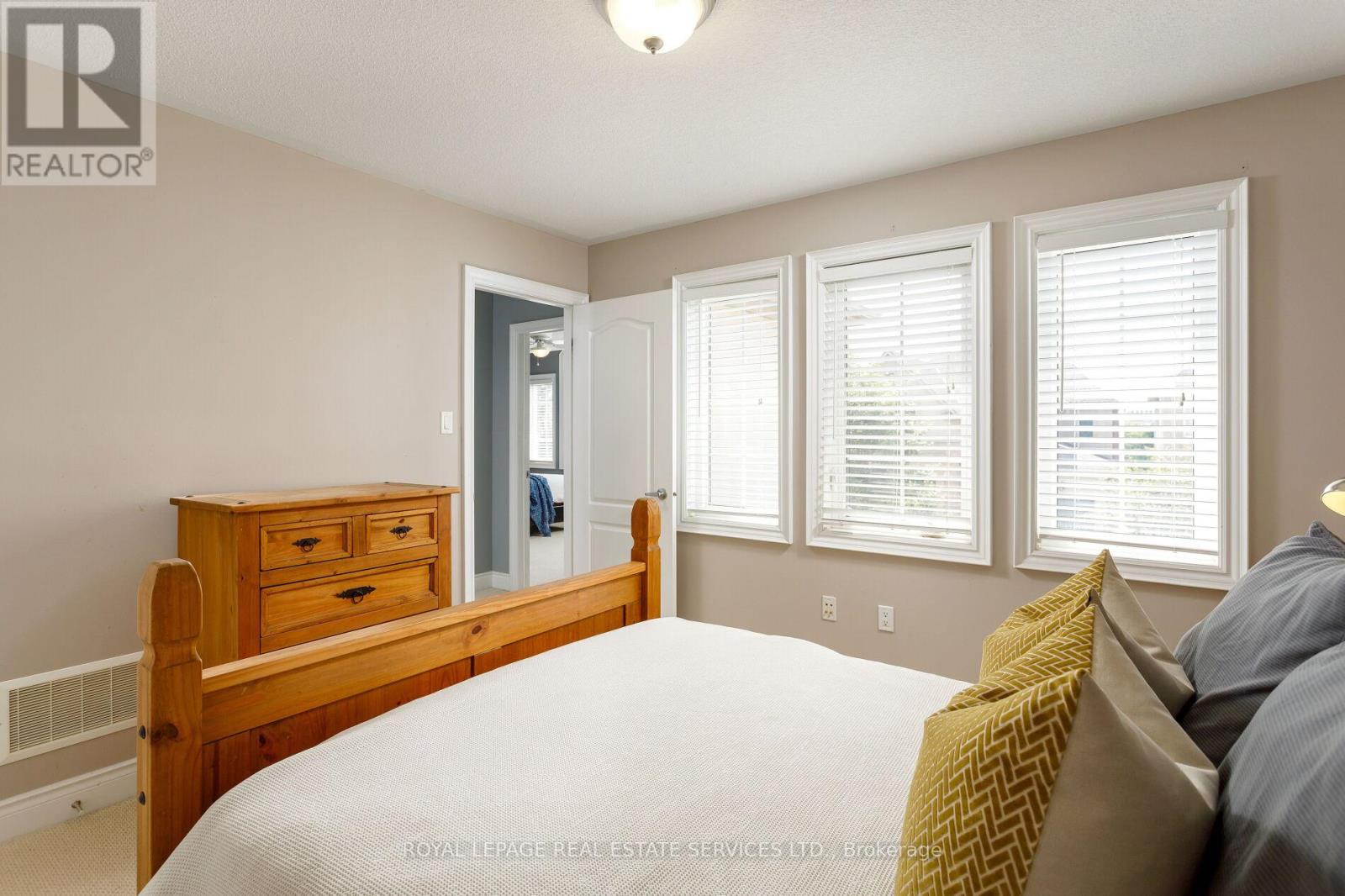 2299 Millstone Drive, Oakville, Ontario  L6M 0H1 - Photo 28 - W12407550