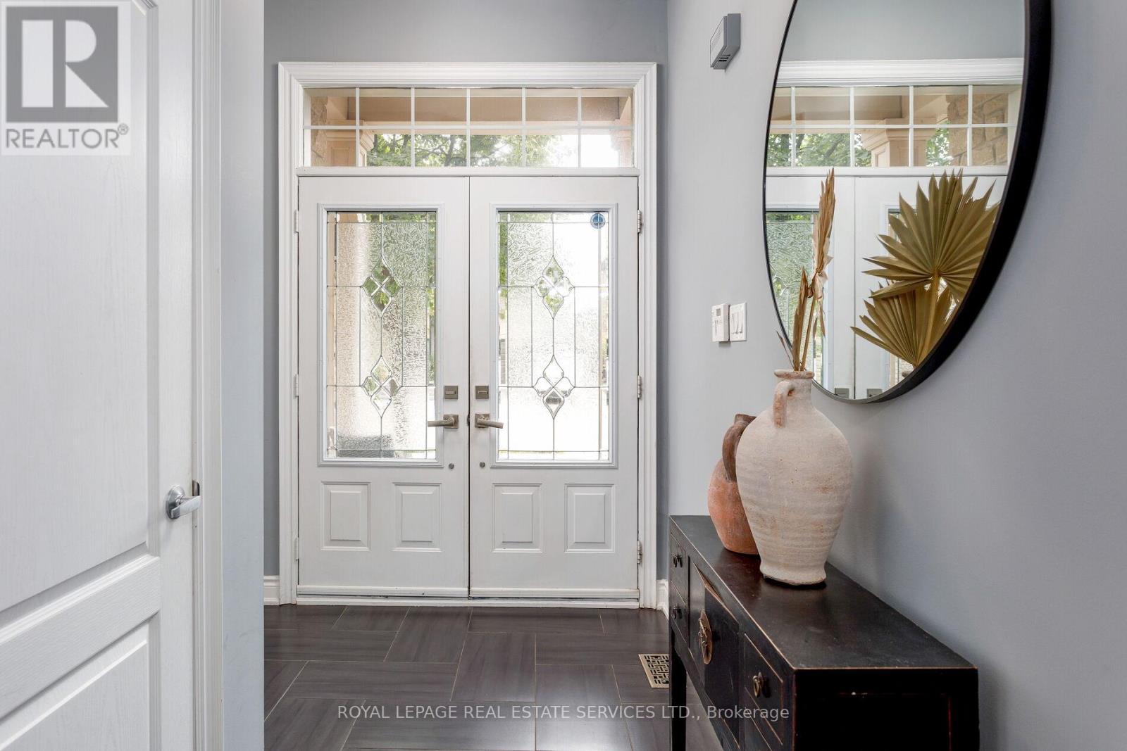 2299 Millstone Drive, Oakville, Ontario  L6M 0H1 - Photo 6 - W12407550