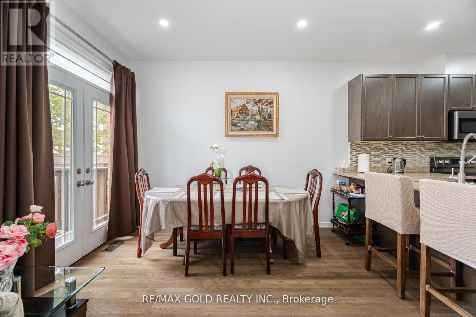 62 Valley Lane, Caledon, Ontario  L7C 4A7 - Photo 14 - W12407569