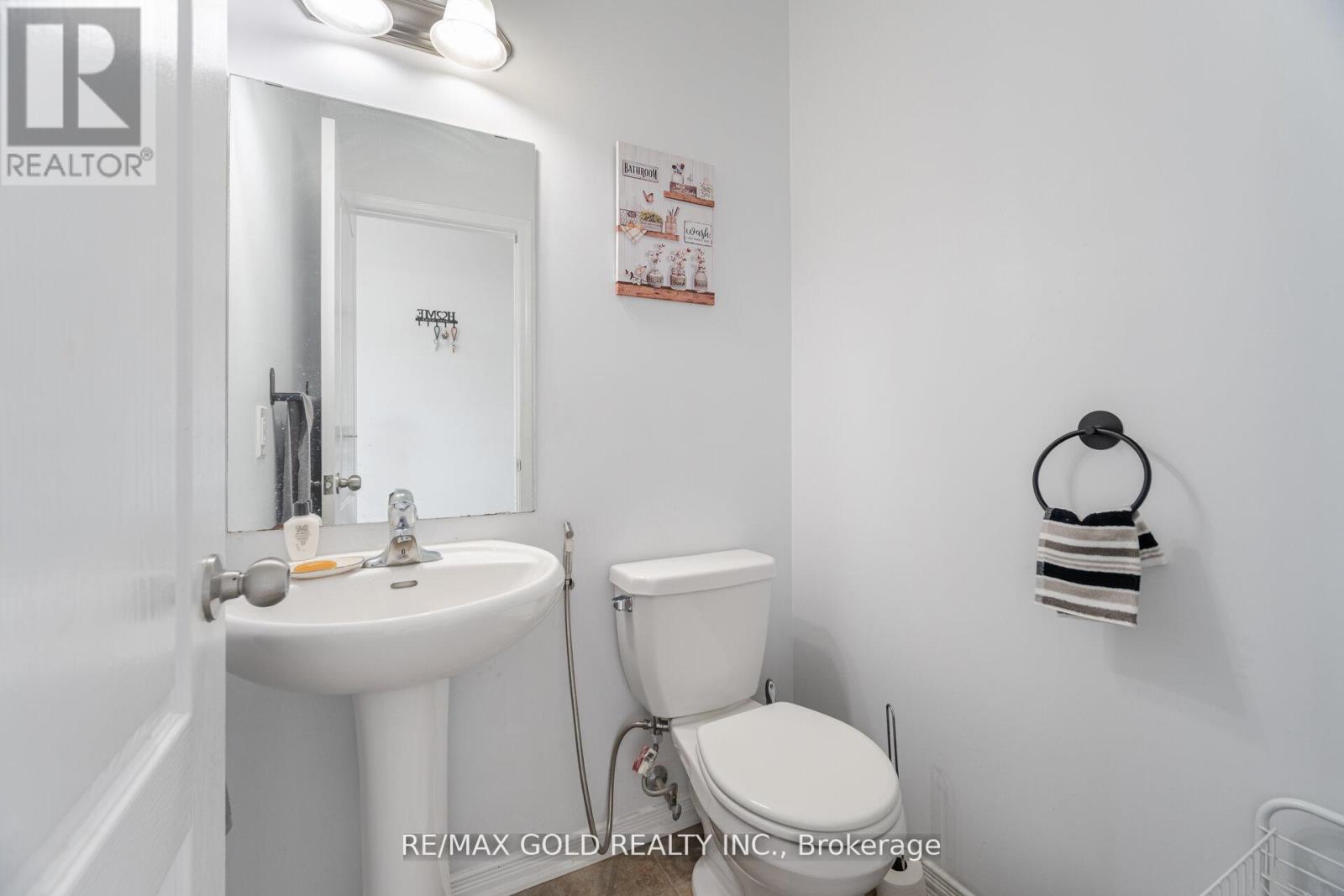 62 Valley Lane, Caledon, Ontario  L7C 4A7 - Photo 16 - W12407569