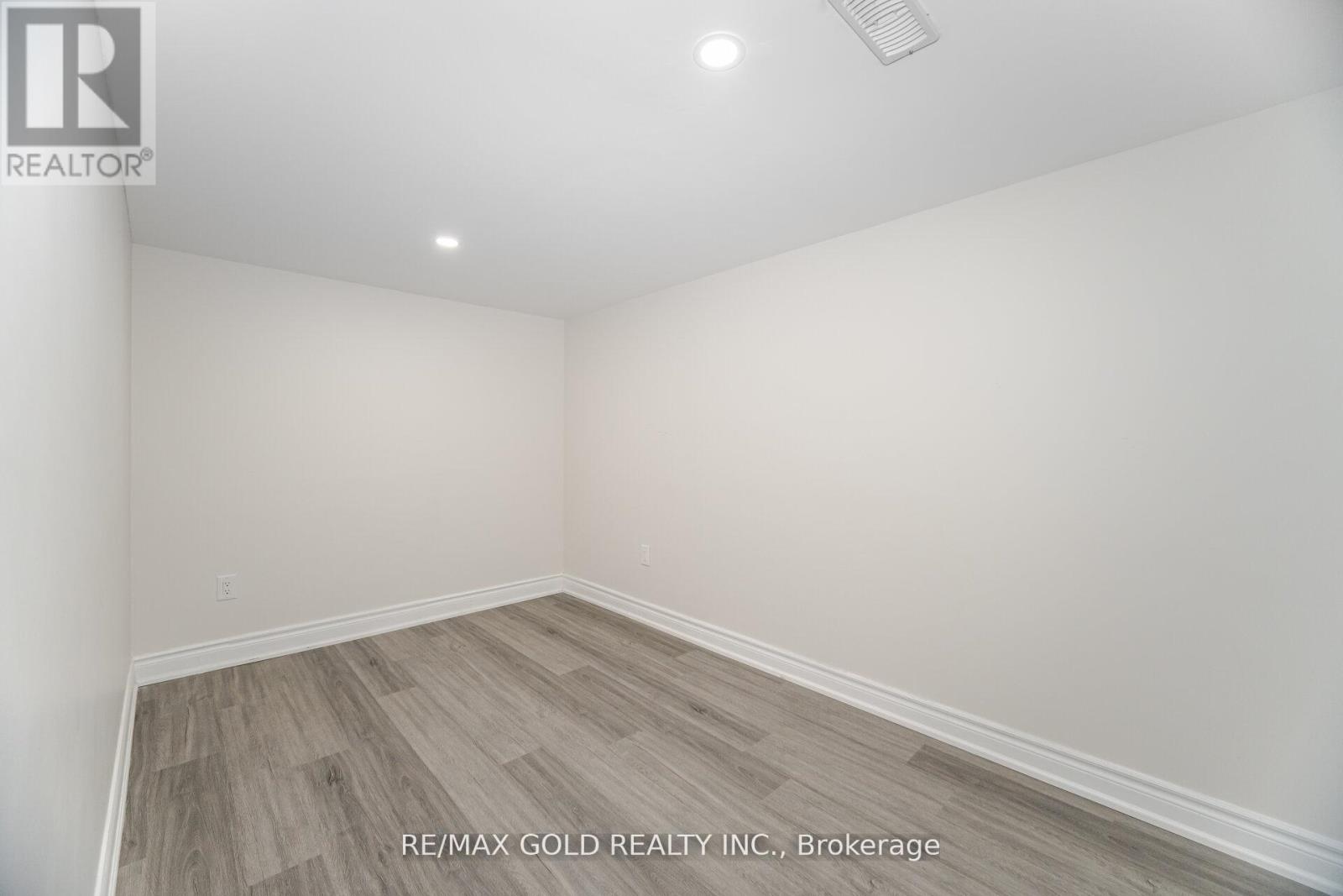 62 Valley Lane, Caledon, Ontario  L7C 4A7 - Photo 34 - W12407569