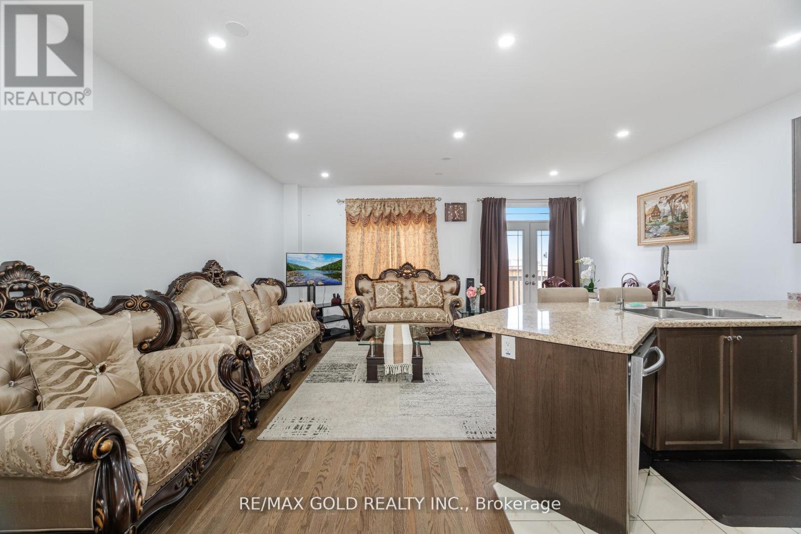 62 Valley Lane, Caledon, Ontario  L7C 4A7 - Photo 7 - W12407569