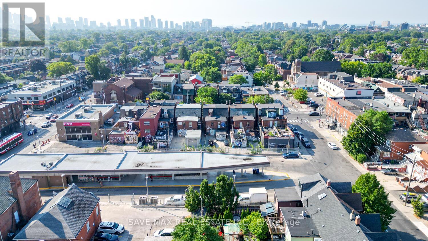910 Bloor Street W, Toronto (Dovercourt-Wallace Emerson-Junction), Ontario  M6H 1L1 - Photo 1 - W12407587