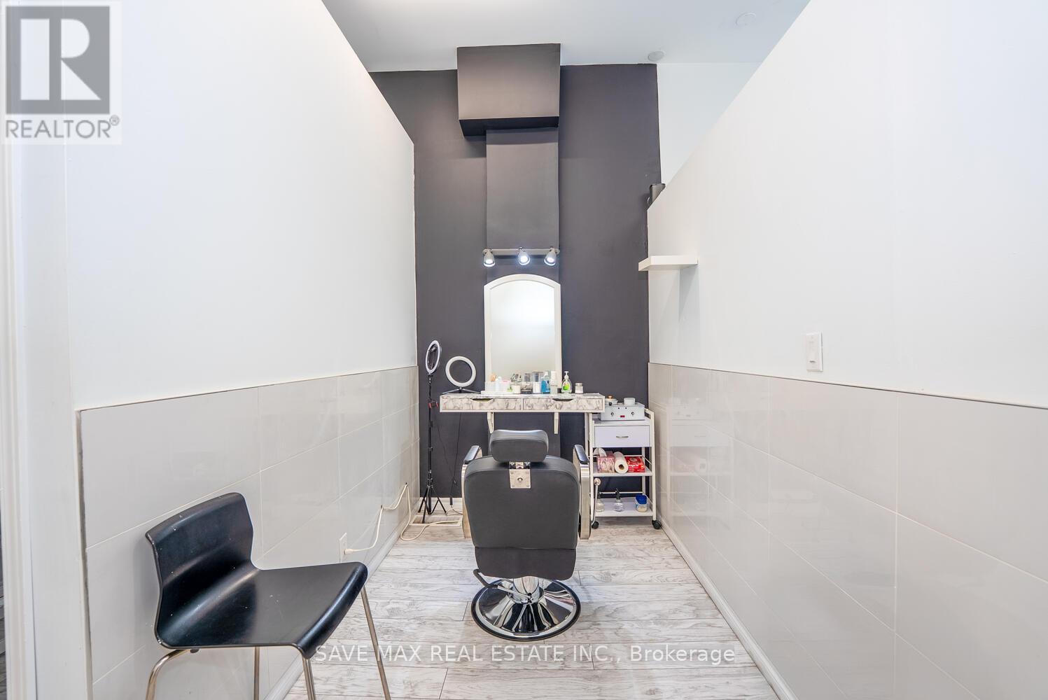 910 Bloor Street W, Toronto (Dovercourt-Wallace Emerson-Junction), Ontario  M6H 1L1 - Photo 19 - W12407587