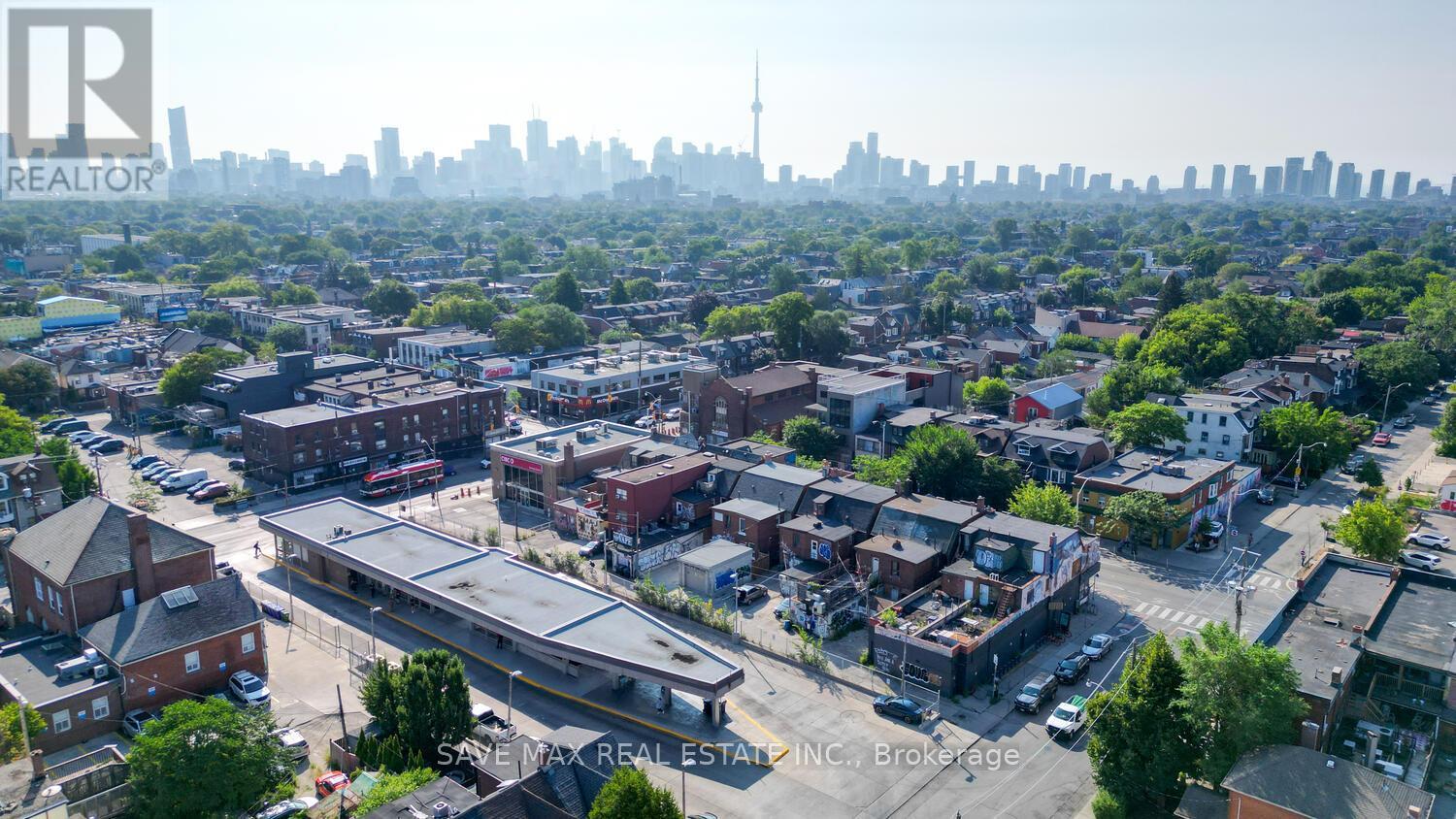 910 Bloor Street W, Toronto (Dovercourt-Wallace Emerson-Junction), Ontario  M6H 1L1 - Photo 2 - W12407587