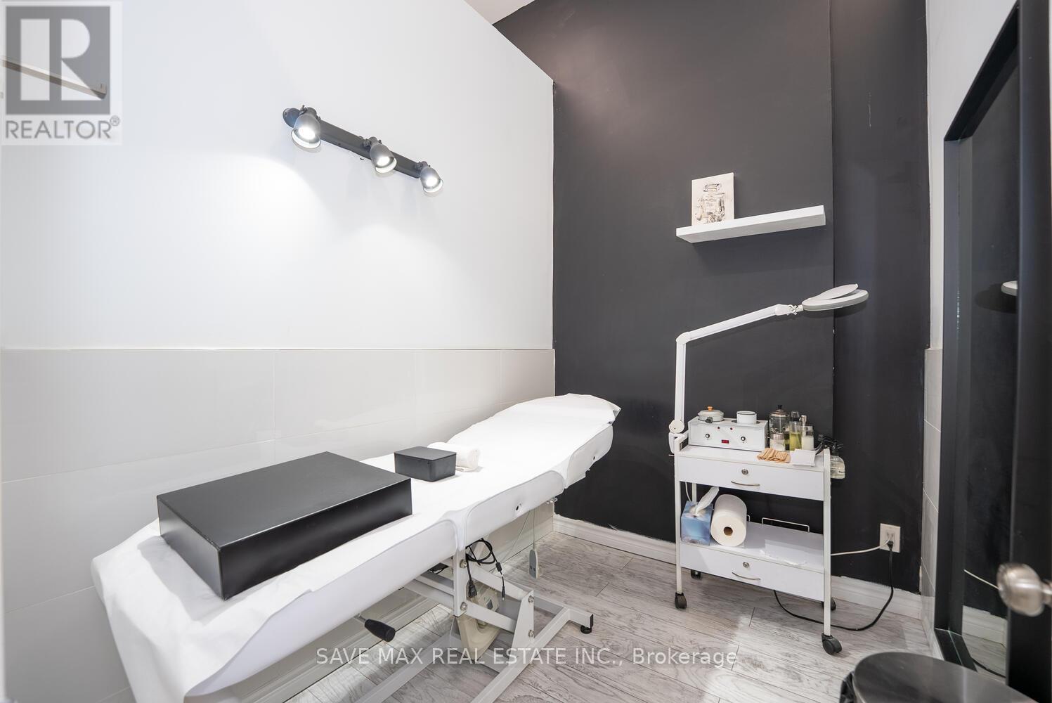 910 Bloor Street W, Toronto (Dovercourt-Wallace Emerson-Junction), Ontario  M6H 1L1 - Photo 20 - W12407587
