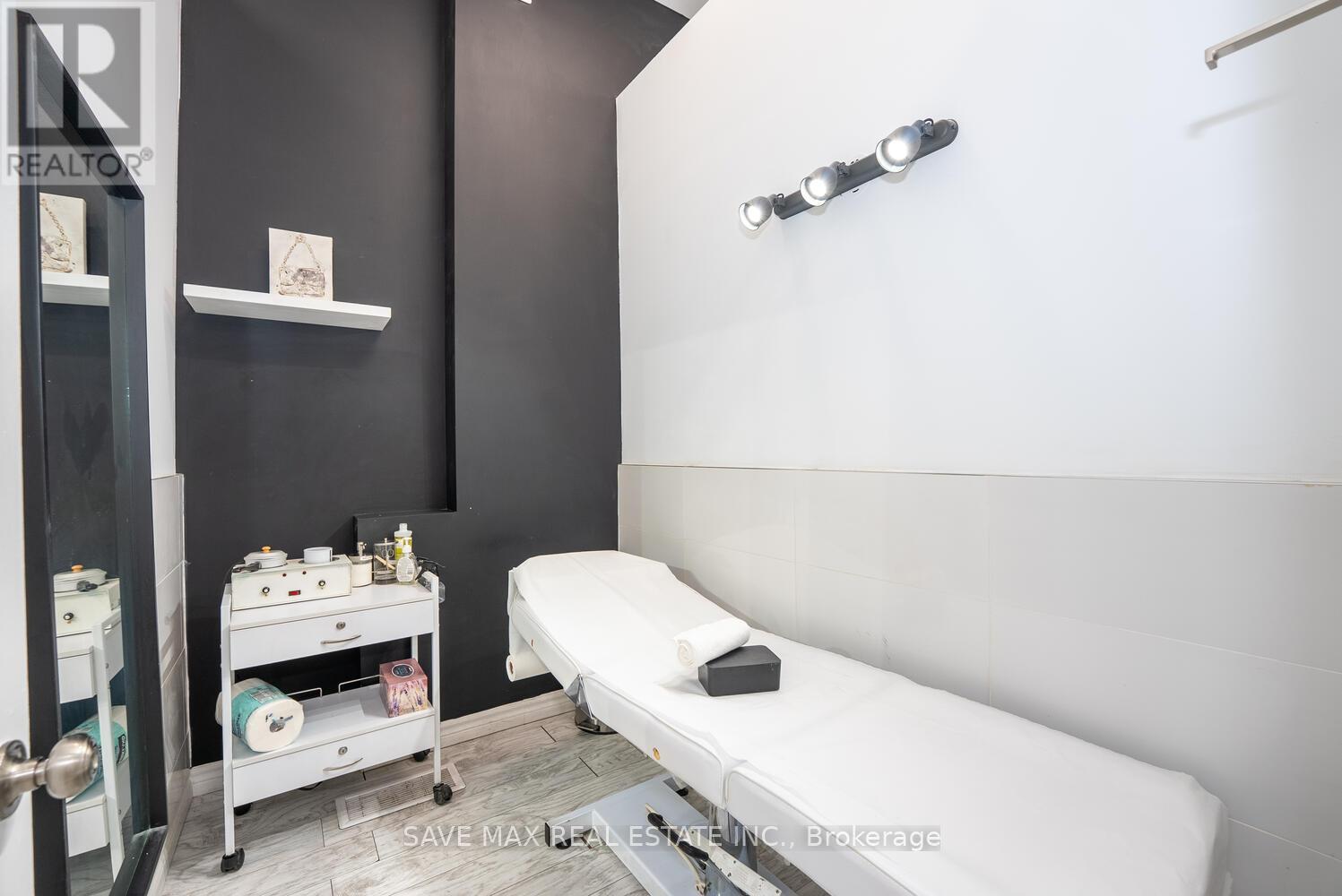 910 Bloor Street W, Toronto (Dovercourt-Wallace Emerson-Junction), Ontario  M6H 1L1 - Photo 21 - W12407587