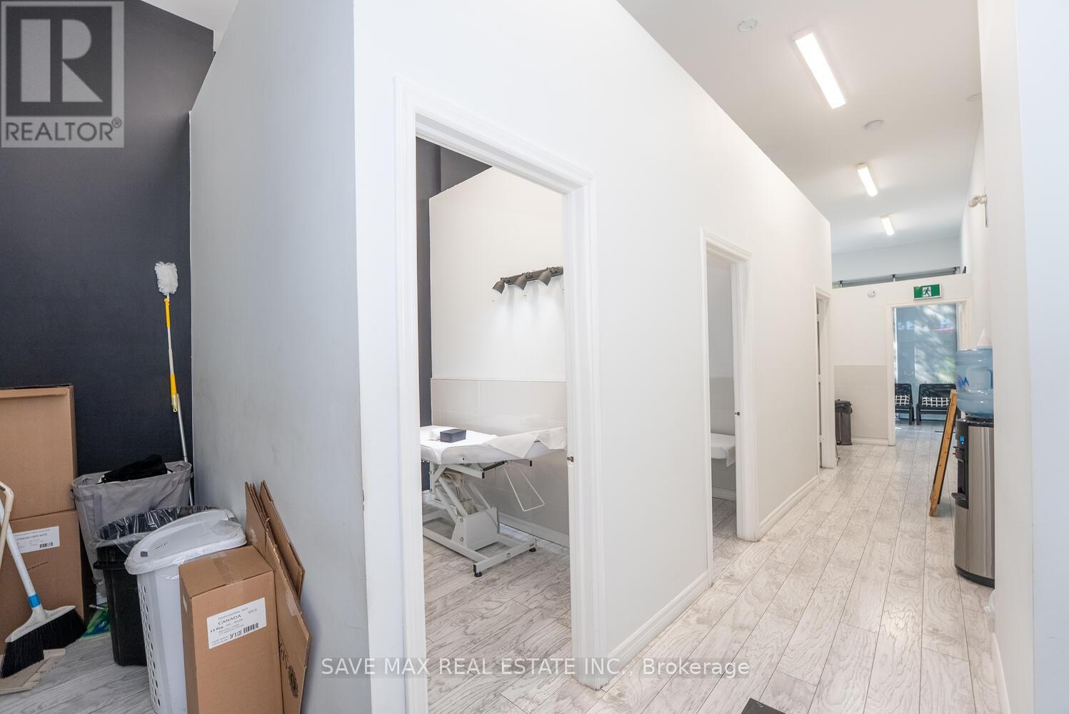 910 Bloor Street W, Toronto (Dovercourt-Wallace Emerson-Junction), Ontario  M6H 1L1 - Photo 24 - W12407587