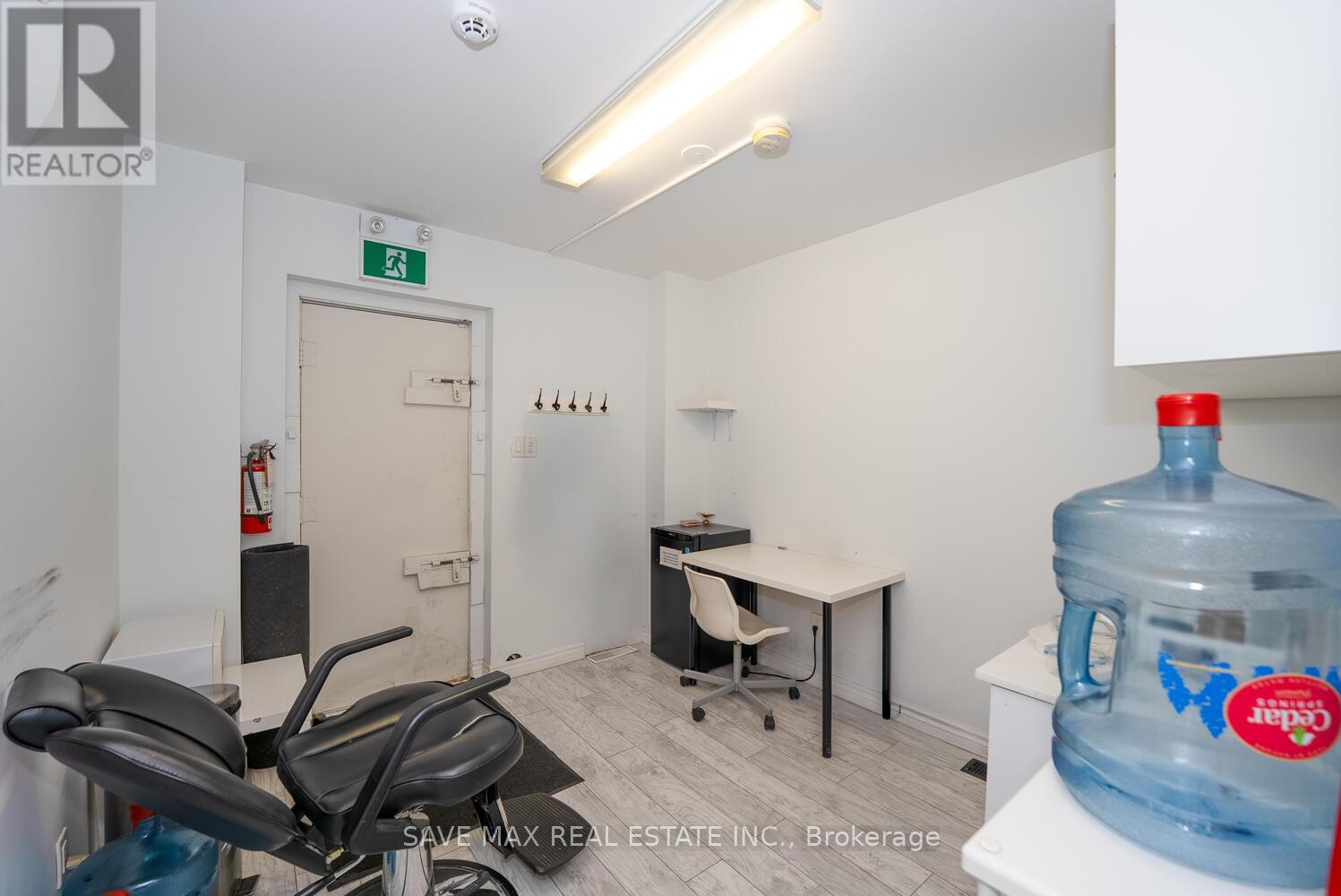 910 Bloor Street W, Toronto (Dovercourt-Wallace Emerson-Junction), Ontario  M6H 1L1 - Photo 26 - W12407587