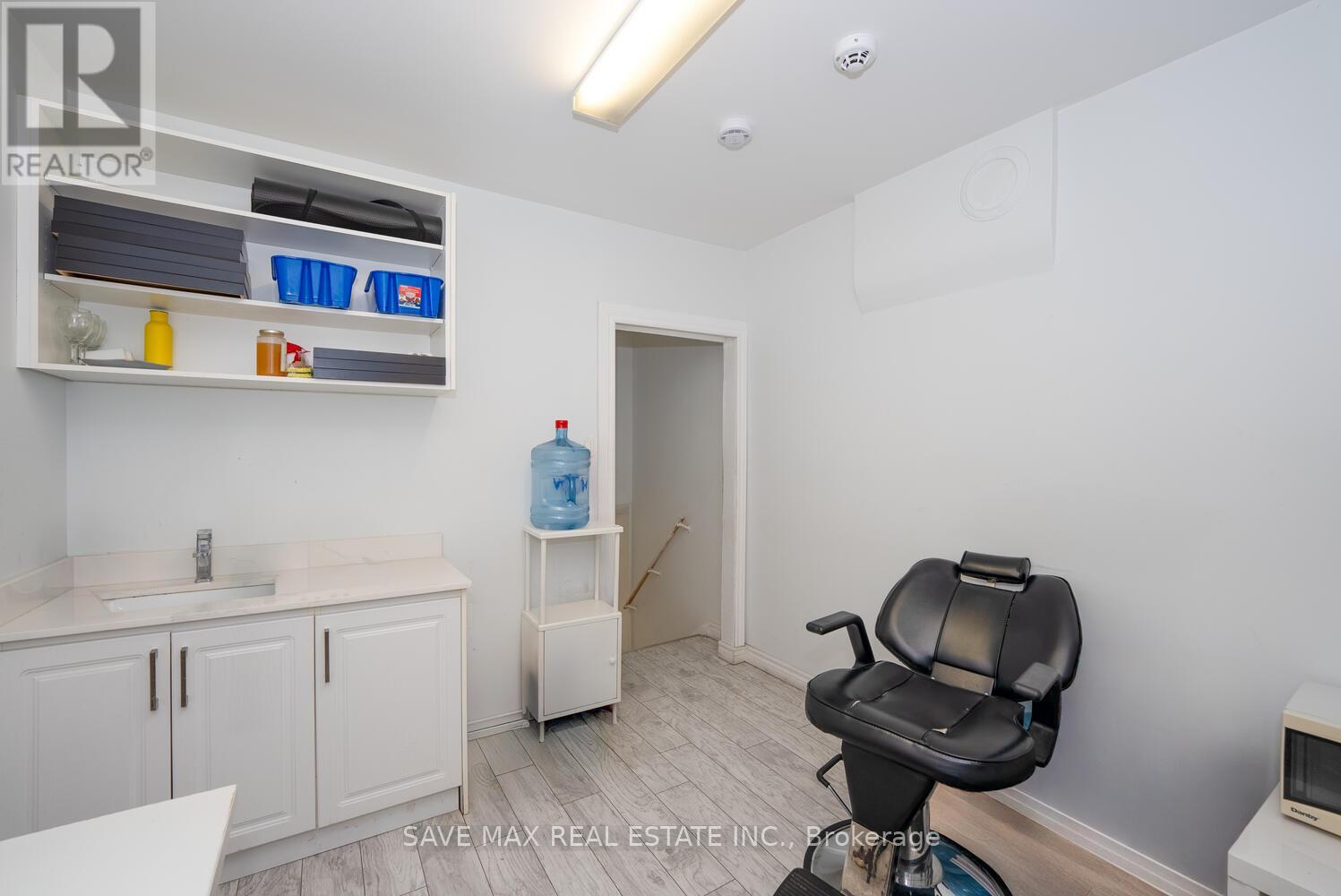 910 Bloor Street W, Toronto (Dovercourt-Wallace Emerson-Junction), Ontario  M6H 1L1 - Photo 27 - W12407587