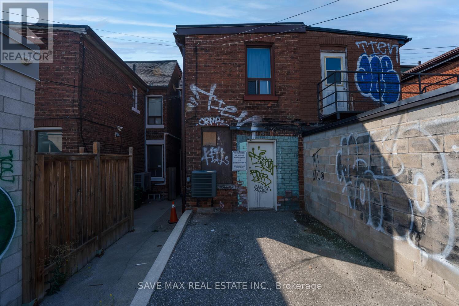 910 Bloor Street W, Toronto (Dovercourt-Wallace Emerson-Junction), Ontario  M6H 1L1 - Photo 34 - W12407587