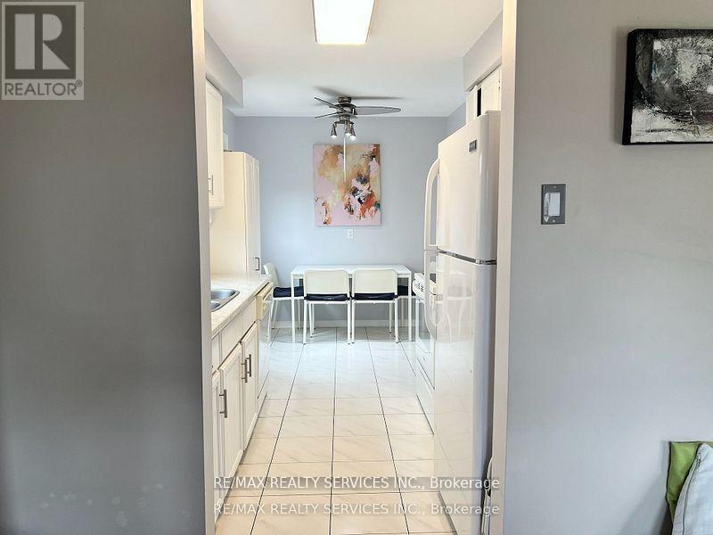 3 Oleander Crescent, Brampton (Heart Lake East), Ontario  L6Z 2C1 - Photo 11 - W12407596