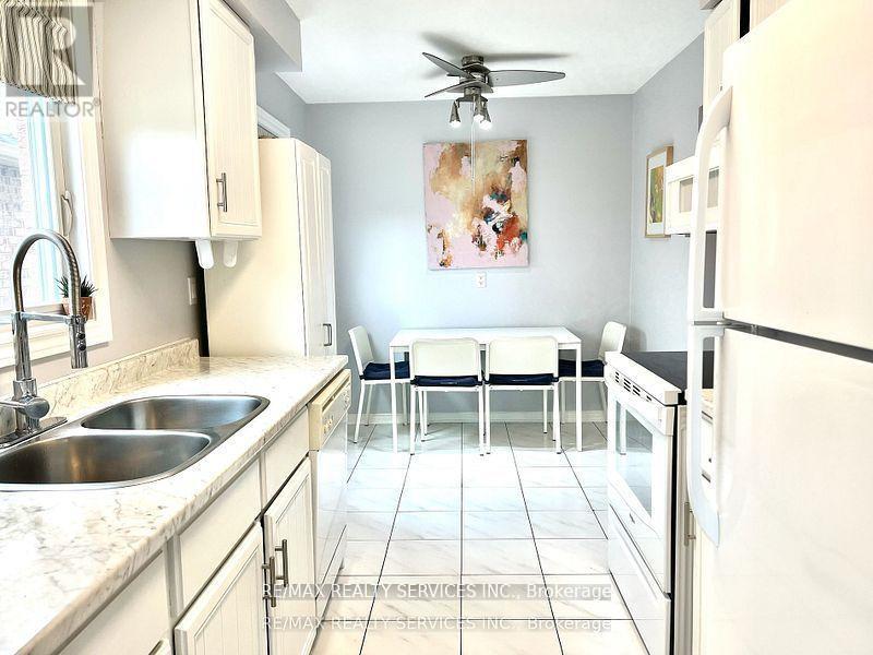 3 Oleander Crescent, Brampton (Heart Lake East), Ontario  L6Z 2C1 - Photo 13 - W12407596